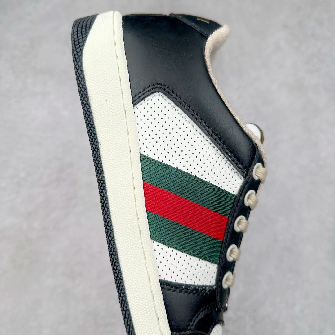 图片[6]-＃福利特价 Gucci Screener sneaker 古驰双G小脏鞋系列复古怀旧校园风低帮板鞋 全套原楦原纸版原鞋开模 纯手工水洗做旧处理 侧面条纹饰带 原厂定制 原厂数据电绣 清晰立体 全鞋电脑针车 紧密相连 针距密度一致 环保乳胶注塑鞋垫 厚度脚感还原原版 皮面裁剪部位 统一油边封口工艺 右脚鞋侧嵌入NFC防伪芯片装置＋鞋盒标二唯码扫描 秒进官网 专柜全套包装 防尘袋 说明书 质保卡 购物袋 尺码：35 36 37 38 39 40 41 42 43 44 45-选品中心