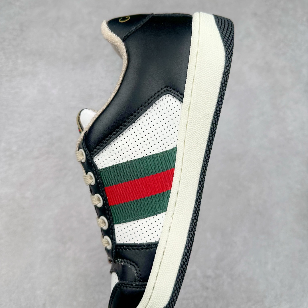 图片[7]-＃福利特价 Gucci Screener sneaker 古驰双G小脏鞋系列复古怀旧校园风低帮板鞋 全套原楦原纸版原鞋开模 纯手工水洗做旧处理 侧面条纹饰带 原厂定制 原厂数据电绣 清晰立体 全鞋电脑针车 紧密相连 针距密度一致 环保乳胶注塑鞋垫 厚度脚感还原原版 皮面裁剪部位 统一油边封口工艺 右脚鞋侧嵌入NFC防伪芯片装置＋鞋盒标二唯码扫描 秒进官网 专柜全套包装 防尘袋 说明书 质保卡 购物袋 尺码：35 36 37 38 39 40 41 42 43 44 45-选品中心