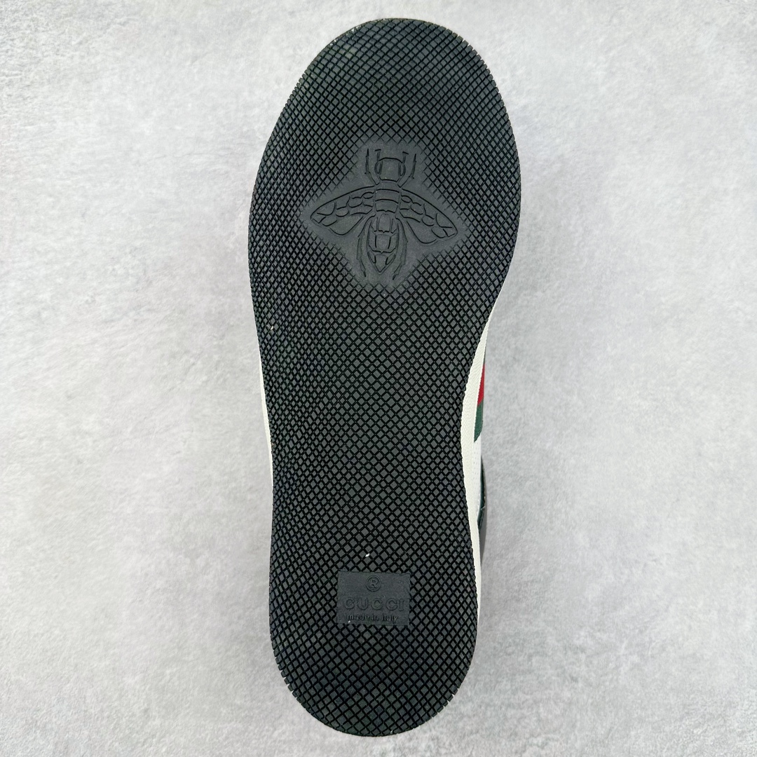 图片[9]-＃福利特价 Gucci Screener sneaker 古驰双G小脏鞋系列复古怀旧校园风低帮板鞋 全套原楦原纸版原鞋开模 纯手工水洗做旧处理 侧面条纹饰带 原厂定制 原厂数据电绣 清晰立体 全鞋电脑针车 紧密相连 针距密度一致 环保乳胶注塑鞋垫 厚度脚感还原原版 皮面裁剪部位 统一油边封口工艺 右脚鞋侧嵌入NFC防伪芯片装置＋鞋盒标二唯码扫描 秒进官网 专柜全套包装 防尘袋 说明书 质保卡 购物袋 尺码：35 36 37 38 39 40 41 42 43 44 45-选品中心