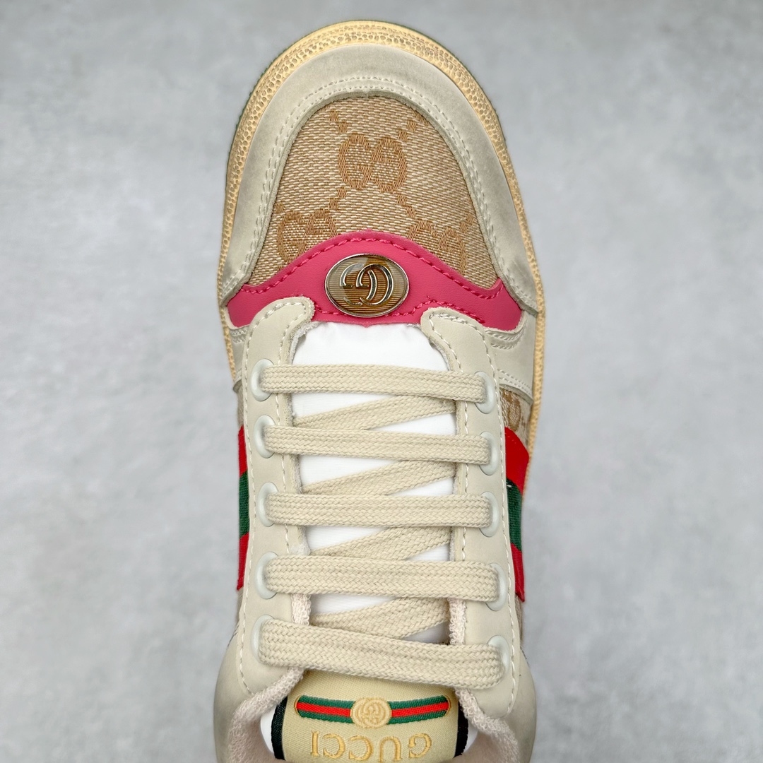 图片[4]-＃福利特价 Gucci Screener sneaker 古驰双G小脏鞋系列复古怀旧校园风低帮板鞋 全套原楦原纸版原鞋开模 纯手工水洗做旧处理 侧面条纹饰带 原厂定制 原厂数据电绣 清晰立体 全鞋电脑针车 紧密相连 针距密度一致 环保乳胶注塑鞋垫 厚度脚感还原原版 皮面裁剪部位 统一油边封口工艺 右脚鞋侧嵌入NFC防伪芯片装置＋鞋盒标二唯码扫描 秒进官网 专柜全套包装 防尘袋 说明书 质保卡 购物袋 尺码：35 36 37 38 39 40 41 42 43 44 45-选品中心