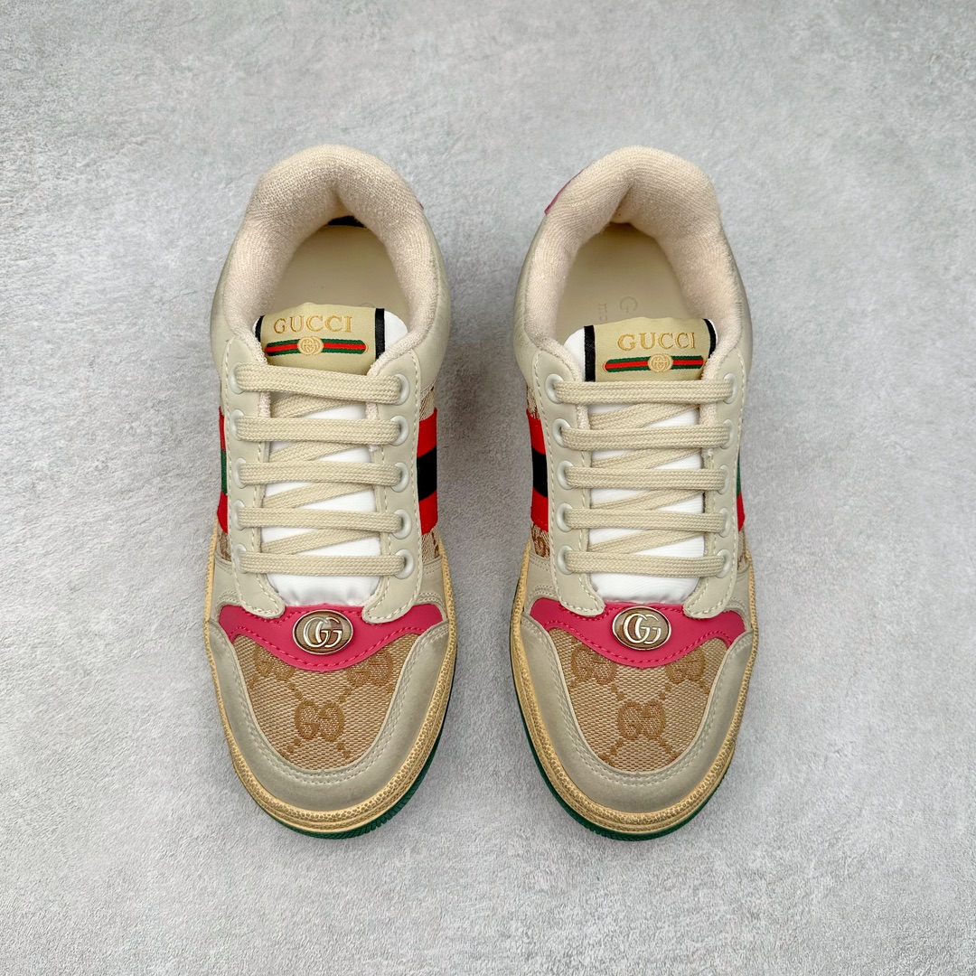 图片[2]-＃福利特价 Gucci Screener sneaker 古驰双G小脏鞋系列复古怀旧校园风低帮板鞋 全套原楦原纸版原鞋开模 纯手工水洗做旧处理 侧面条纹饰带 原厂定制 原厂数据电绣 清晰立体 全鞋电脑针车 紧密相连 针距密度一致 环保乳胶注塑鞋垫 厚度脚感还原原版 皮面裁剪部位 统一油边封口工艺 右脚鞋侧嵌入NFC防伪芯片装置＋鞋盒标二唯码扫描 秒进官网 专柜全套包装 防尘袋 说明书 质保卡 购物袋 尺码：35 36 37 38 39 40 41 42 43 44 45-选品中心