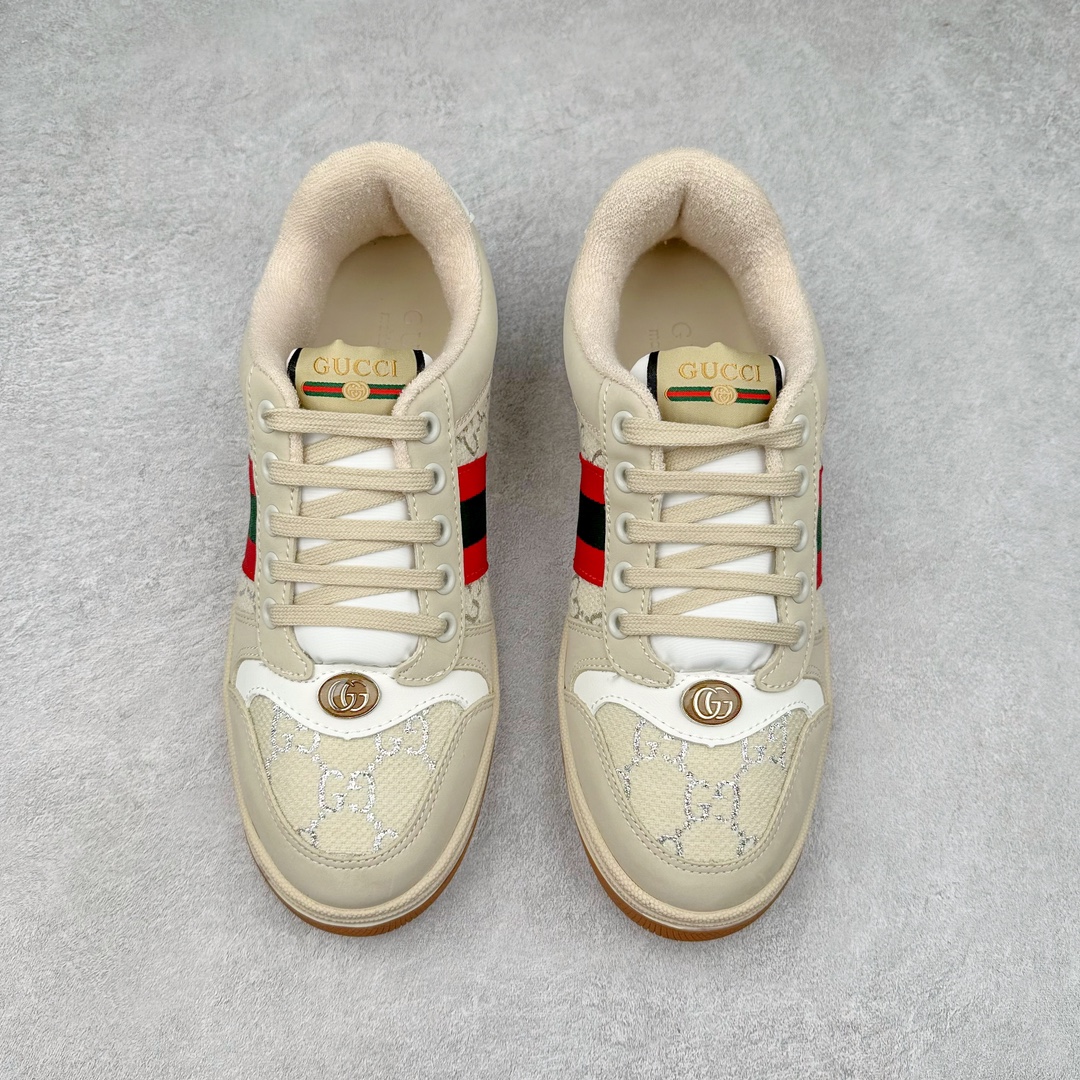 图片[2]-＃福利特价 Gucci Screener sneaker 古驰双G小脏鞋系列复古怀旧校园风低帮板鞋 全套原楦原纸版原鞋开模 纯手工水洗做旧处理 侧面条纹饰带 原厂定制 原厂数据电绣 清晰立体 全鞋电脑针车 紧密相连 针距密度一致 环保乳胶注塑鞋垫 厚度脚感还原原版 皮面裁剪部位 统一油边封口工艺 右脚鞋侧嵌入NFC防伪芯片装置＋鞋盒标二唯码扫描 秒进官网 专柜全套包装 防尘袋 说明书 质保卡 购物袋 尺码：35 36 37 38 39 40 41 42 43 44 45-选品中心