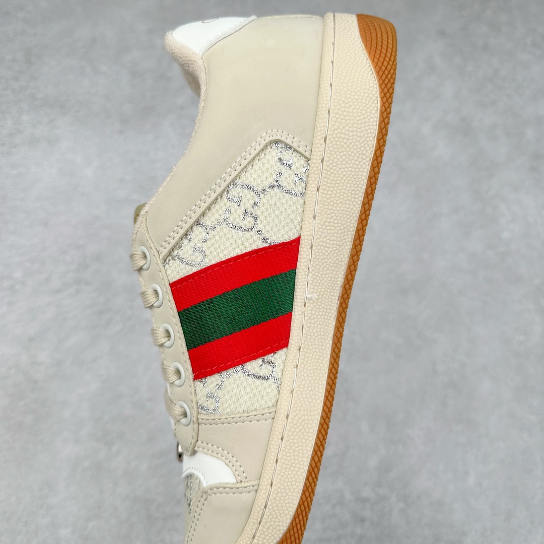 图片[7]-＃福利特价 Gucci Screener sneaker 古驰双G小脏鞋系列复古怀旧校园风低帮板鞋 全套原楦原纸版原鞋开模 纯手工水洗做旧处理 侧面条纹饰带 原厂定制 原厂数据电绣 清晰立体 全鞋电脑针车 紧密相连 针距密度一致 环保乳胶注塑鞋垫 厚度脚感还原原版 皮面裁剪部位 统一油边封口工艺 右脚鞋侧嵌入NFC防伪芯片装置＋鞋盒标二唯码扫描 秒进官网 专柜全套包装 防尘袋 说明书 质保卡 购物袋 尺码：35 36 37 38 39 40 41 42 43 44 45-选品中心