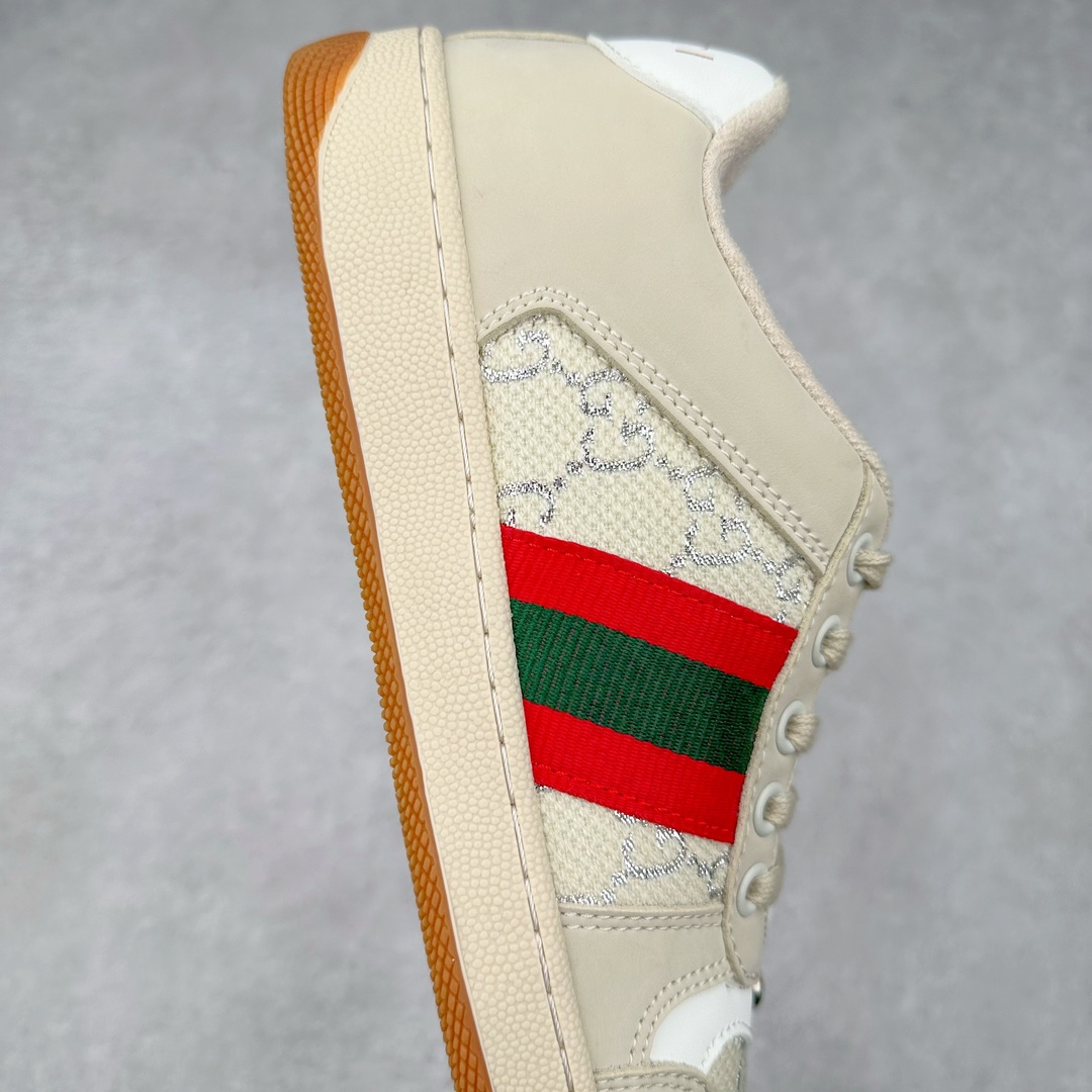 图片[6]-＃福利特价 Gucci Screener sneaker 古驰双G小脏鞋系列复古怀旧校园风低帮板鞋 全套原楦原纸版原鞋开模 纯手工水洗做旧处理 侧面条纹饰带 原厂定制 原厂数据电绣 清晰立体 全鞋电脑针车 紧密相连 针距密度一致 环保乳胶注塑鞋垫 厚度脚感还原原版 皮面裁剪部位 统一油边封口工艺 右脚鞋侧嵌入NFC防伪芯片装置＋鞋盒标二唯码扫描 秒进官网 专柜全套包装 防尘袋 说明书 质保卡 购物袋 尺码：35 36 37 38 39 40 41 42 43 44 45-选品中心