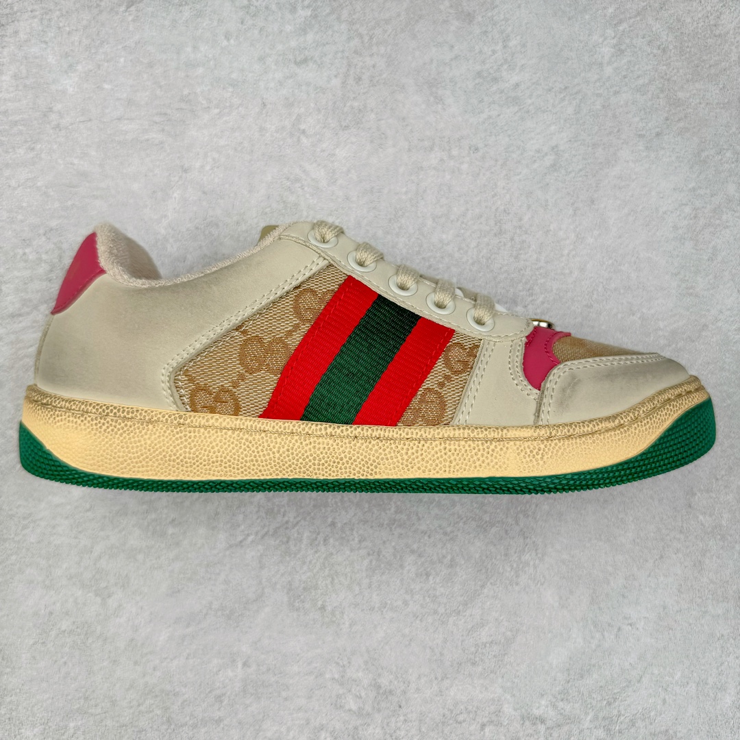 ＃福利特价 Gucci Screener sneaker 古驰双G小脏鞋系列复古怀旧校园风低帮板鞋 全套原楦原纸版原鞋开模 纯手工水洗做旧处理 侧面条纹饰带 原厂定制 原厂数据电绣 清晰立体 全鞋电脑针车 紧密相连 针距密度一致 环保乳胶注塑鞋垫 厚度脚感还原原版 皮面裁剪部位 统一油边封口工艺 右脚鞋侧嵌入NFC防伪芯片装置＋鞋盒标二唯码扫描 秒进官网 专柜全套包装 防尘袋 说明书 质保卡 购物袋 尺码：35 36 37 38 39 40 41 42 43 44 45-选品中心
