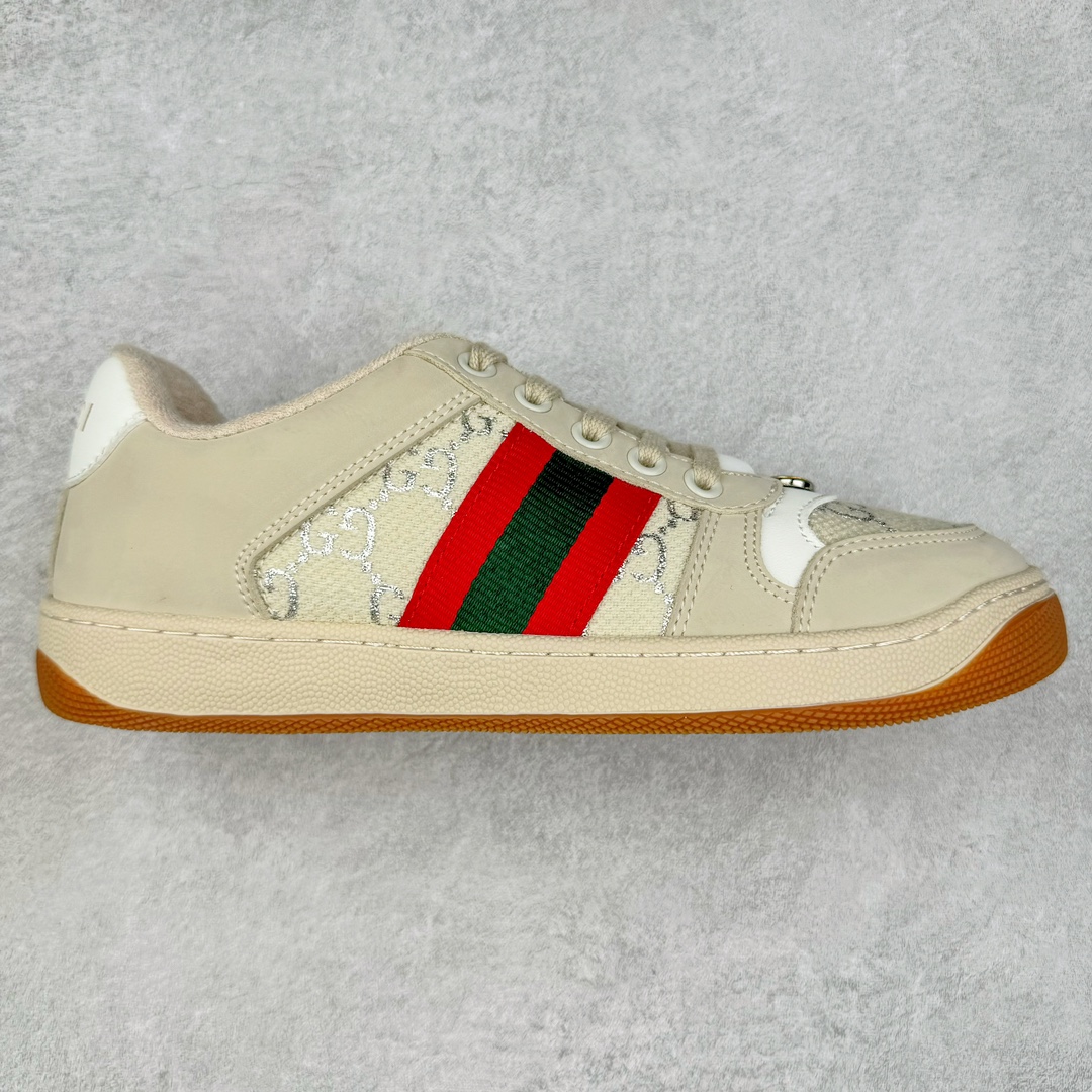 ＃福利特价 Gucci Screener sneaker 古驰双G小脏鞋系列复古怀旧校园风低帮板鞋 全套原楦原纸版原鞋开模 纯手工水洗做旧处理 侧面条纹饰带 原厂定制 原厂数据电绣 清晰立体 全鞋电脑针车 紧密相连 针距密度一致 环保乳胶注塑鞋垫 厚度脚感还原原版 皮面裁剪部位 统一油边封口工艺 右脚鞋侧嵌入NFC防伪芯片装置＋鞋盒标二唯码扫描 秒进官网 专柜全套包装 防尘袋 说明书 质保卡 购物袋 尺码：35 36 37 38 39 40 41 42 43 44 45-选品中心