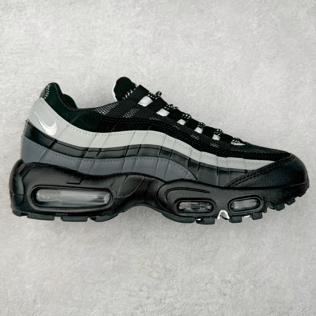 ＃MX版 NK Air Max 95 复古减震气垫跑鞋 经典重温 CT1805-001 外单专供大厂出品 品质稳定 一百余色 终端操作 鞋款设计灵感源于人体构造 中底设计基于人体的脊柱构造 是整体设计的核心 尼龙孔眼代表了肋骨 而分层式面板和网眼象征着肌肉纤维和肉体组织 Air Max 95采用了两个独立的吹塑成型的Air-Sole单元 并首次在前掌使用可视化气垫设计 Swoosh logo夜当作一个 点符号放在了鞋子的后帮位置 20年的发展让 AIR MAX 95有了不同的故事 20年后再度面向世人的时候 焕然一新的面貌 让人有了另外一种清新脱俗的感觉 尺码：39 40 40.5 41 42 42.5 43 44 44.5 45 46 47.5 48-选品中心