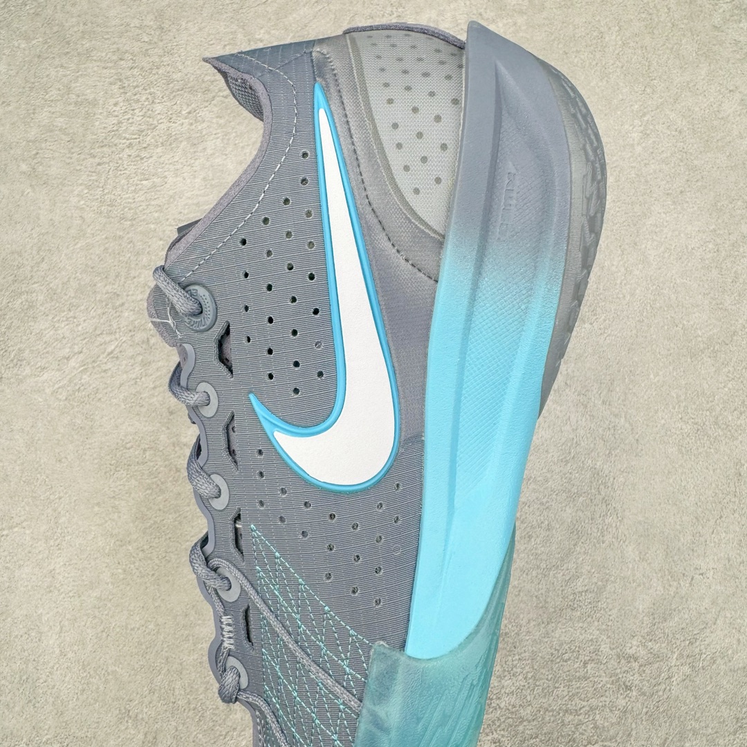 图片[7]-＃灭世/Max NK Air Zoom G.T.Cut 3 EP 实战系列篮球鞋 DV2913-402 全新GT Cut 3.0 全掌搭载了 ZoomX 泡棉 使得整双鞋在缓震表现上可谓相当优秀 拥有着顶级科技配置的同时 颜值设计也非常可观 整体鞋型仍然保留了前低后高的设计 G.T. Cut 传统的突进极速突破的感觉 鞋头麂皮材质和 NK Flywire 飞线工艺 相对来说包裹感更好了 必备的TPU 支撑片 两侧 Swoosh 的透气孔设计 起到散热透气的作用 鞋舌采用类似跑鞋的半开叉式设计 搭配鞋带既可以提升包裹感 又降低了运动中鞋舌乱跑的可能性 鞋子内里填充相当厚实 避免掉跟 尺码：39 40 40.5 41 42 42.5 43 44 44.5 45 46-选品中心