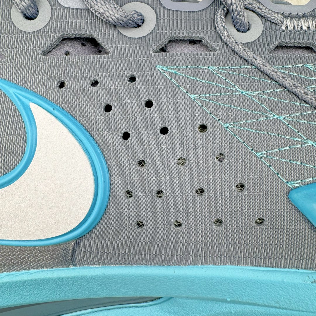 图片[16]-＃灭世/Max NK Air Zoom G.T.Cut 3 EP 实战系列篮球鞋 DV2913-402 全新GT Cut 3.0 全掌搭载了 ZoomX 泡棉 使得整双鞋在缓震表现上可谓相当优秀 拥有着顶级科技配置的同时 颜值设计也非常可观 整体鞋型仍然保留了前低后高的设计 G.T. Cut 传统的突进极速突破的感觉 鞋头麂皮材质和 NK Flywire 飞线工艺 相对来说包裹感更好了 必备的TPU 支撑片 两侧 Swoosh 的透气孔设计 起到散热透气的作用 鞋舌采用类似跑鞋的半开叉式设计 搭配鞋带既可以提升包裹感 又降低了运动中鞋舌乱跑的可能性 鞋子内里填充相当厚实 避免掉跟 尺码：39 40 40.5 41 42 42.5 43 44 44.5 45 46-选品中心