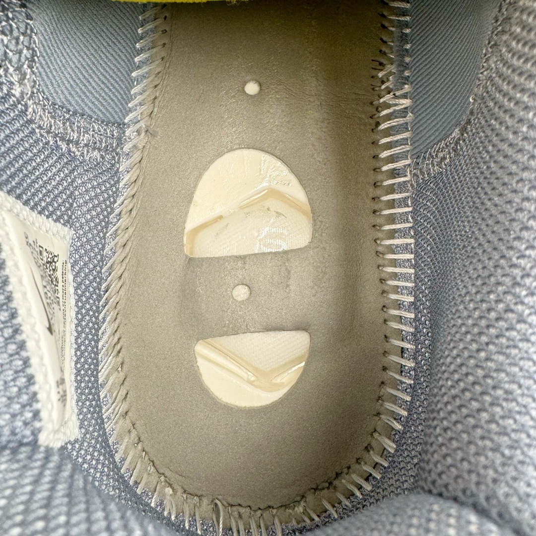 图片[11]-＃灭世/Max NK Air Zoom G.T.Cut 3 EP 实战系列篮球鞋 DV2913-402 全新GT Cut 3.0 全掌搭载了 ZoomX 泡棉 使得整双鞋在缓震表现上可谓相当优秀 拥有着顶级科技配置的同时 颜值设计也非常可观 整体鞋型仍然保留了前低后高的设计 G.T. Cut 传统的突进极速突破的感觉 鞋头麂皮材质和 NK Flywire 飞线工艺 相对来说包裹感更好了 必备的TPU 支撑片 两侧 Swoosh 的透气孔设计 起到散热透气的作用 鞋舌采用类似跑鞋的半开叉式设计 搭配鞋带既可以提升包裹感 又降低了运动中鞋舌乱跑的可能性 鞋子内里填充相当厚实 避免掉跟 尺码：39 40 40.5 41 42 42.5 43 44 44.5 45 46-选品中心