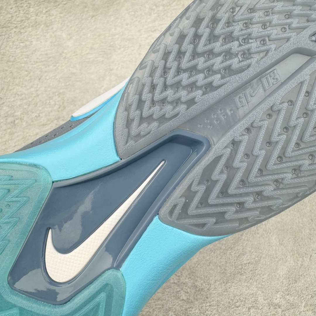 图片[20]-＃灭世/Max NK Air Zoom G.T.Cut 3 EP 实战系列篮球鞋 DV2913-402 全新GT Cut 3.0 全掌搭载了 ZoomX 泡棉 使得整双鞋在缓震表现上可谓相当优秀 拥有着顶级科技配置的同时 颜值设计也非常可观 整体鞋型仍然保留了前低后高的设计 G.T. Cut 传统的突进极速突破的感觉 鞋头麂皮材质和 NK Flywire 飞线工艺 相对来说包裹感更好了 必备的TPU 支撑片 两侧 Swoosh 的透气孔设计 起到散热透气的作用 鞋舌采用类似跑鞋的半开叉式设计 搭配鞋带既可以提升包裹感 又降低了运动中鞋舌乱跑的可能性 鞋子内里填充相当厚实 避免掉跟 尺码：39 40 40.5 41 42 42.5 43 44 44.5 45 46-选品中心