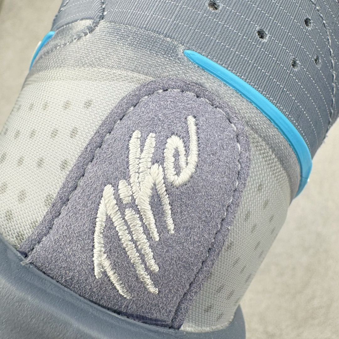 图片[19]-＃灭世/Max NK Air Zoom G.T.Cut 3 EP 实战系列篮球鞋 DV2913-402 全新GT Cut 3.0 全掌搭载了 ZoomX 泡棉 使得整双鞋在缓震表现上可谓相当优秀 拥有着顶级科技配置的同时 颜值设计也非常可观 整体鞋型仍然保留了前低后高的设计 G.T. Cut 传统的突进极速突破的感觉 鞋头麂皮材质和 NK Flywire 飞线工艺 相对来说包裹感更好了 必备的TPU 支撑片 两侧 Swoosh 的透气孔设计 起到散热透气的作用 鞋舌采用类似跑鞋的半开叉式设计 搭配鞋带既可以提升包裹感 又降低了运动中鞋舌乱跑的可能性 鞋子内里填充相当厚实 避免掉跟 尺码：39 40 40.5 41 42 42.5 43 44 44.5 45 46-选品中心