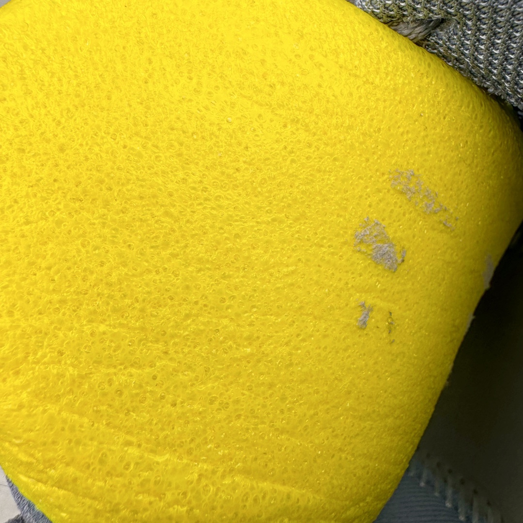 图片[10]-＃灭世/Max NK Air Zoom G.T.Cut 3 EP 实战系列篮球鞋 DV2913-402 全新GT Cut 3.0 全掌搭载了 ZoomX 泡棉 使得整双鞋在缓震表现上可谓相当优秀 拥有着顶级科技配置的同时 颜值设计也非常可观 整体鞋型仍然保留了前低后高的设计 G.T. Cut 传统的突进极速突破的感觉 鞋头麂皮材质和 NK Flywire 飞线工艺 相对来说包裹感更好了 必备的TPU 支撑片 两侧 Swoosh 的透气孔设计 起到散热透气的作用 鞋舌采用类似跑鞋的半开叉式设计 搭配鞋带既可以提升包裹感 又降低了运动中鞋舌乱跑的可能性 鞋子内里填充相当厚实 避免掉跟 尺码：39 40 40.5 41 42 42.5 43 44 44.5 45 46-选品中心