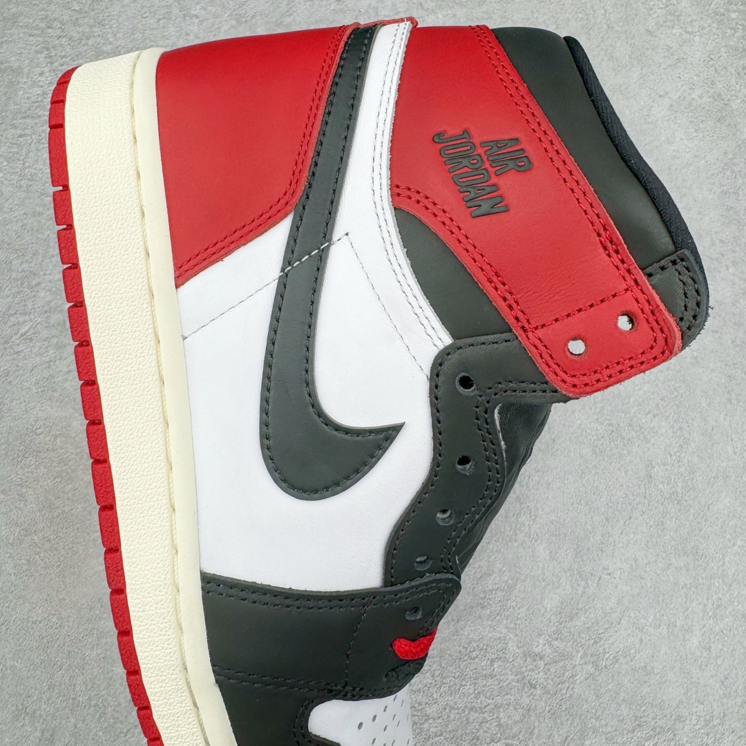 图片[6]-＃Ljr特供 Air Jordan AJ1 Retro High 新黑脚趾2024 DZ5485-106 全新改良批次 圈内最强倒钩系列 恪守真诚 承诺混一赔十 高端零售裸鞋圈特供批次 SZ原厂全套原楦原纸板冲刀磨具开发 原厂皮料加持 原厂港宝加持定型后跟R度完美 同源原厂电绣 飞翼针数密度立体效果一致 百分百一致原鞋 原厂拉帮工艺 针距密度一致 后跟弧度收口自然不对折 极致一眼正品既视感 进口玻璃冲刀皮料裁剪零毛边 全鞋电脑针车工艺 品控清洁度最高QC检验标准 免检产品 原厂订购鞋盒、鞋标、防尘纸、鞋撑、鞋带 追求极致的原厂味道 尺码：40.5 41 42 42.5 43 44 44.5 45 46 47.5 48.5-选品中心