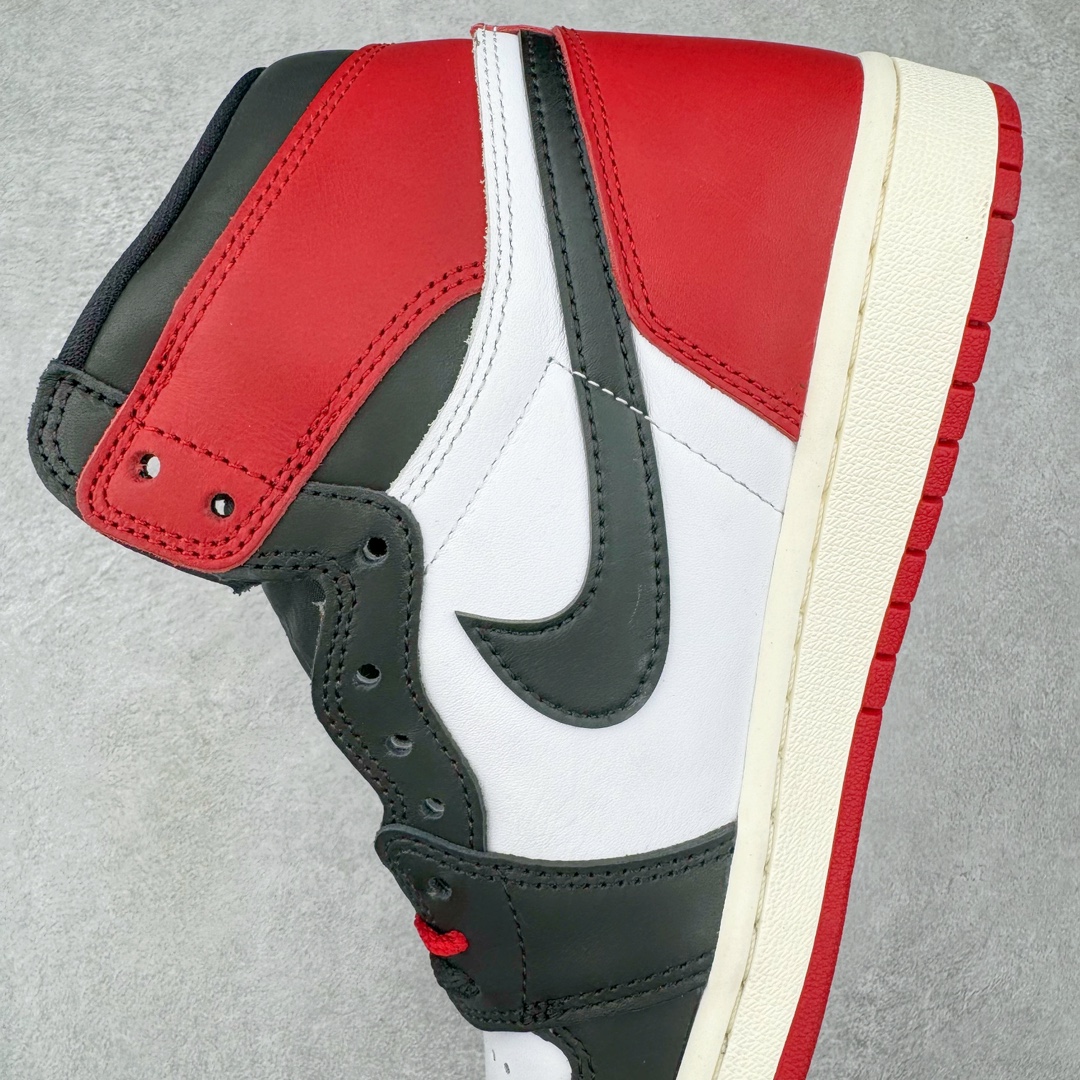 图片[7]-＃Ljr特供 Air Jordan AJ1 Retro High 新黑脚趾2024 DZ5485-106 全新改良批次 圈内最强倒钩系列 恪守真诚 承诺混一赔十 高端零售裸鞋圈特供批次 SZ原厂全套原楦原纸板冲刀磨具开发 原厂皮料加持 原厂港宝加持定型后跟R度完美 同源原厂电绣 飞翼针数密度立体效果一致 百分百一致原鞋 原厂拉帮工艺 针距密度一致 后跟弧度收口自然不对折 极致一眼正品既视感 进口玻璃冲刀皮料裁剪零毛边 全鞋电脑针车工艺 品控清洁度最高QC检验标准 免检产品 原厂订购鞋盒、鞋标、防尘纸、鞋撑、鞋带 追求极致的原厂味道 尺码：40.5 41 42 42.5 43 44 44.5 45 46 47.5 48.5-选品中心