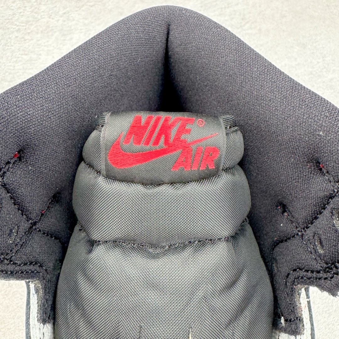 图片[13]-＃Ljr特供 Air Jordan AJ1 Retro High 新黑脚趾2024 DZ5485-106 全新改良批次 圈内最强倒钩系列 恪守真诚 承诺混一赔十 高端零售裸鞋圈特供批次 SZ原厂全套原楦原纸板冲刀磨具开发 原厂皮料加持 原厂港宝加持定型后跟R度完美 同源原厂电绣 飞翼针数密度立体效果一致 百分百一致原鞋 原厂拉帮工艺 针距密度一致 后跟弧度收口自然不对折 极致一眼正品既视感 进口玻璃冲刀皮料裁剪零毛边 全鞋电脑针车工艺 品控清洁度最高QC检验标准 免检产品 原厂订购鞋盒、鞋标、防尘纸、鞋撑、鞋带 追求极致的原厂味道 尺码：40.5 41 42 42.5 43 44 44.5 45 46 47.5 48.5-选品中心