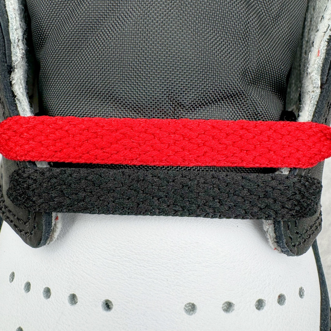 图片[14]-＃Ljr特供 Air Jordan AJ1 Retro High 新黑脚趾2024 DZ5485-106 全新改良批次 圈内最强倒钩系列 恪守真诚 承诺混一赔十 高端零售裸鞋圈特供批次 SZ原厂全套原楦原纸板冲刀磨具开发 原厂皮料加持 原厂港宝加持定型后跟R度完美 同源原厂电绣 飞翼针数密度立体效果一致 百分百一致原鞋 原厂拉帮工艺 针距密度一致 后跟弧度收口自然不对折 极致一眼正品既视感 进口玻璃冲刀皮料裁剪零毛边 全鞋电脑针车工艺 品控清洁度最高QC检验标准 免检产品 原厂订购鞋盒、鞋标、防尘纸、鞋撑、鞋带 追求极致的原厂味道 尺码：40.5 41 42 42.5 43 44 44.5 45 46 47.5 48.5-选品中心