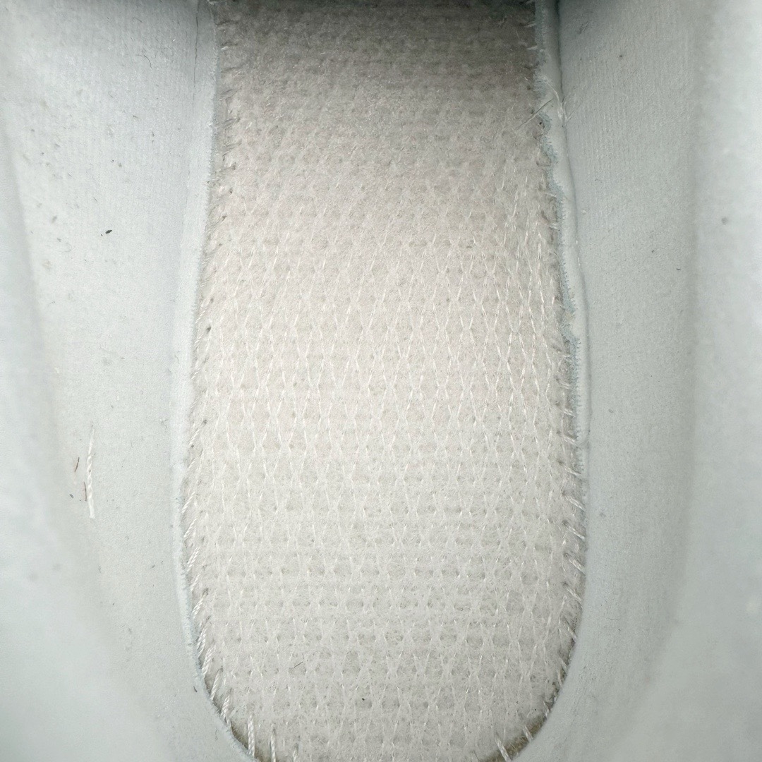 图片[10]-＃M纯原 New Balance M2002REK 龙年灰白 NB新百伦潮流复古织物皮革减震防滑耐磨轻便低帮跑步鞋 原档数据独立私模大底 唯一正确六层组合大底 RB前软后硬 百分百还原原鞋脚感 基于市场现有版本全新升级调整 NB市场最强产物 全网最全配色加持 全套原楦原纸板原厂数据开发 全鞋电脑针车加持 原厂网布 原装进口头层翻毛皮料正确绒感卡色 正确中底拉帮中底网布细节 一比一手工擦旧效果 冲裁组合 匠心打造 耗时两个月开发完成 工艺极其复杂难度可想而知 高端零售专供产物 尺码：36 37 37.5 38 38.5 39.5 40 40.5 41.5 42 42.5 43 44 44.5 45 45.5 46.5 47-选品中心