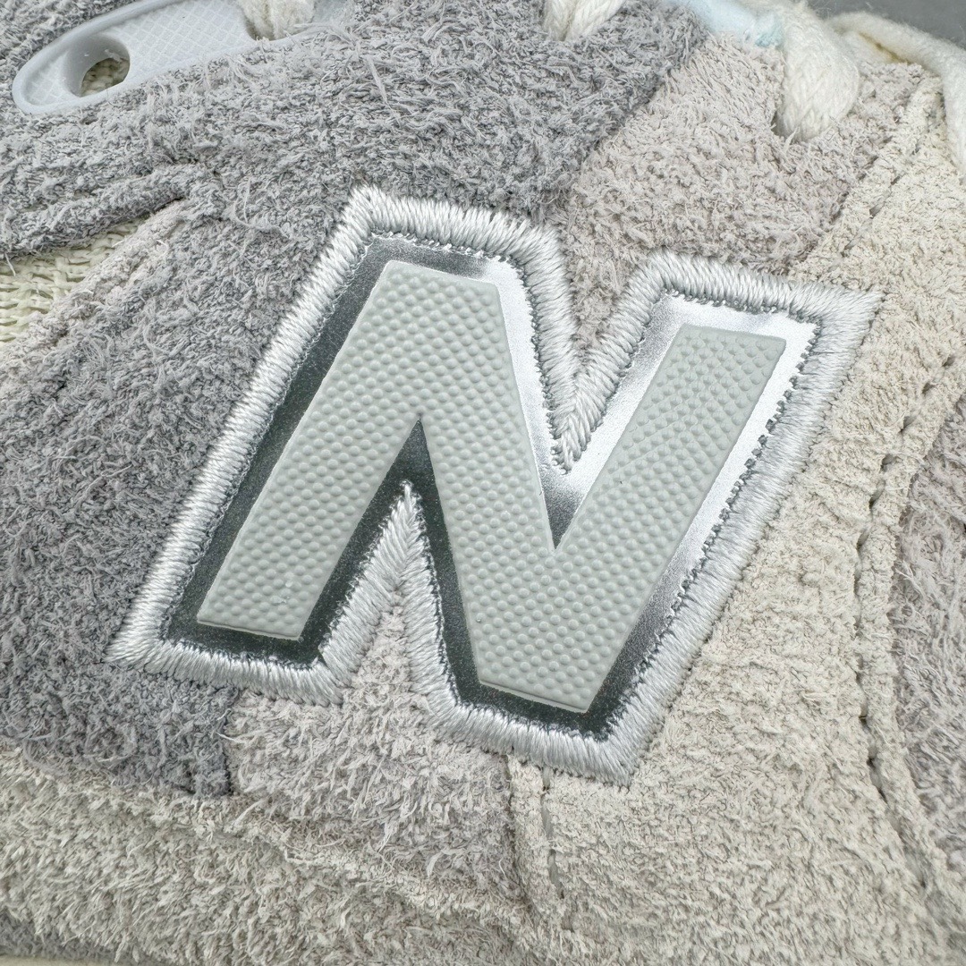 图片[18]-＃M纯原 New Balance M2002REK 龙年灰白 NB新百伦潮流复古织物皮革减震防滑耐磨轻便低帮跑步鞋 原档数据独立私模大底 唯一正确六层组合大底 RB前软后硬 百分百还原原鞋脚感 基于市场现有版本全新升级调整 NB市场最强产物 全网最全配色加持 全套原楦原纸板原厂数据开发 全鞋电脑针车加持 原厂网布 原装进口头层翻毛皮料正确绒感卡色 正确中底拉帮中底网布细节 一比一手工擦旧效果 冲裁组合 匠心打造 耗时两个月开发完成 工艺极其复杂难度可想而知 高端零售专供产物 尺码：36 37 37.5 38 38.5 39.5 40 40.5 41.5 42 42.5 43 44 44.5 45 45.5 46.5 47-选品中心