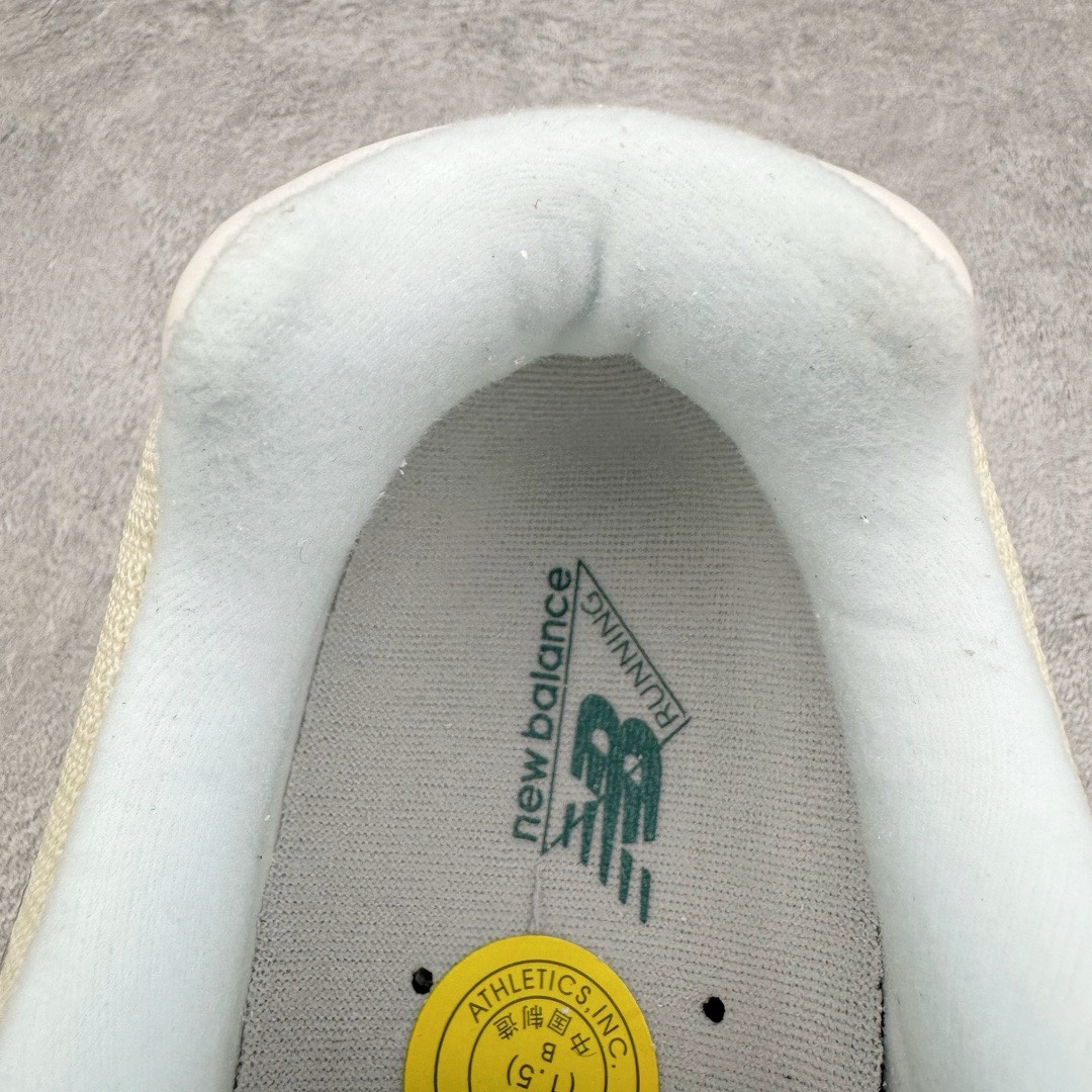 图片[15]-＃M纯原 New Balance M2002REK 龙年灰白 NB新百伦潮流复古织物皮革减震防滑耐磨轻便低帮跑步鞋 原档数据独立私模大底 唯一正确六层组合大底 RB前软后硬 百分百还原原鞋脚感 基于市场现有版本全新升级调整 NB市场最强产物 全网最全配色加持 全套原楦原纸板原厂数据开发 全鞋电脑针车加持 原厂网布 原装进口头层翻毛皮料正确绒感卡色 正确中底拉帮中底网布细节 一比一手工擦旧效果 冲裁组合 匠心打造 耗时两个月开发完成 工艺极其复杂难度可想而知 高端零售专供产物 尺码：36 37 37.5 38 38.5 39.5 40 40.5 41.5 42 42.5 43 44 44.5 45 45.5 46.5 47-选品中心