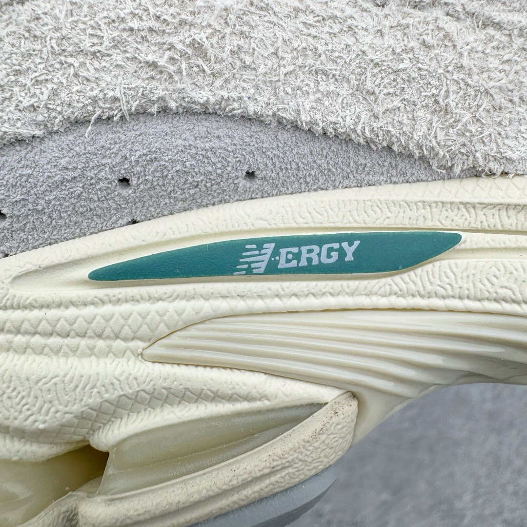 图片[21]-＃M纯原 New Balance M2002REK 龙年灰白 NB新百伦潮流复古织物皮革减震防滑耐磨轻便低帮跑步鞋 原档数据独立私模大底 唯一正确六层组合大底 RB前软后硬 百分百还原原鞋脚感 基于市场现有版本全新升级调整 NB市场最强产物 全网最全配色加持 全套原楦原纸板原厂数据开发 全鞋电脑针车加持 原厂网布 原装进口头层翻毛皮料正确绒感卡色 正确中底拉帮中底网布细节 一比一手工擦旧效果 冲裁组合 匠心打造 耗时两个月开发完成 工艺极其复杂难度可想而知 高端零售专供产物 尺码：36 37 37.5 38 38.5 39.5 40 40.5 41.5 42 42.5 43 44 44.5 45 45.5 46.5 47-选品中心