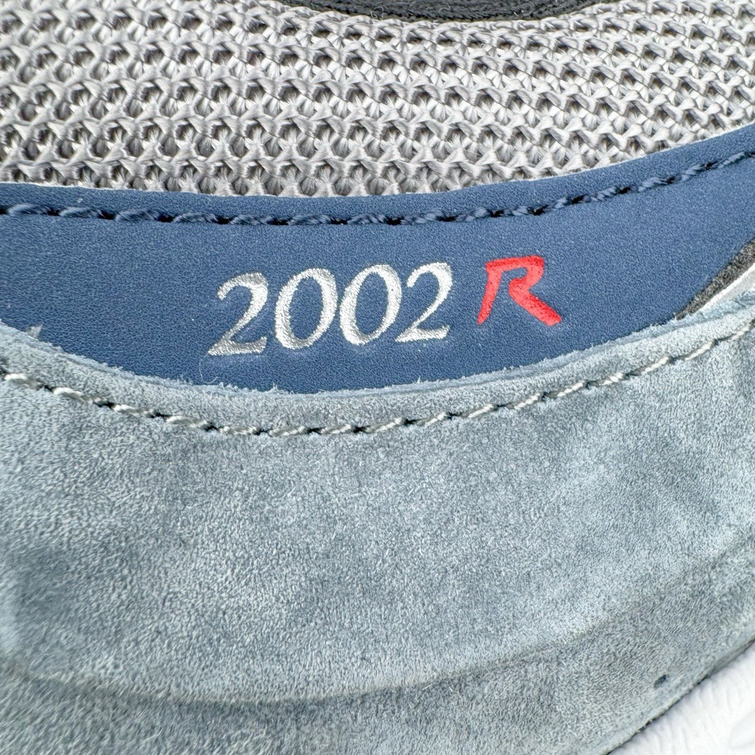 图片[11]-＃M纯原 JJJJound x New Balance M2002RU2 灰蓝黑 NB新百伦潮流复古织物皮革减震防滑耐磨轻便低帮跑步鞋 原档数据独立私模大底 唯一正确六层组合大底 RB前软后硬 百分百还原原鞋脚感 基于市场现有版本全新升级调整 NB市场最强产物 全网最全配色加持 全套原楦原纸板原厂数据开发 全鞋电脑针车加持 原厂网布 原装进口头层翻毛皮料正确绒感卡色 正确中底拉帮中底网布细节 一比一手工擦旧效果 冲裁组合 匠心打造 耗时两个月开发完成 工艺极其复杂难度可想而知 高端零售专供产物 尺码：36 37 37.5 38 38.5 39.5 40 40.5 41.5 42 42.5 43 44 44.5 45 45.5 46.5 47-选品中心