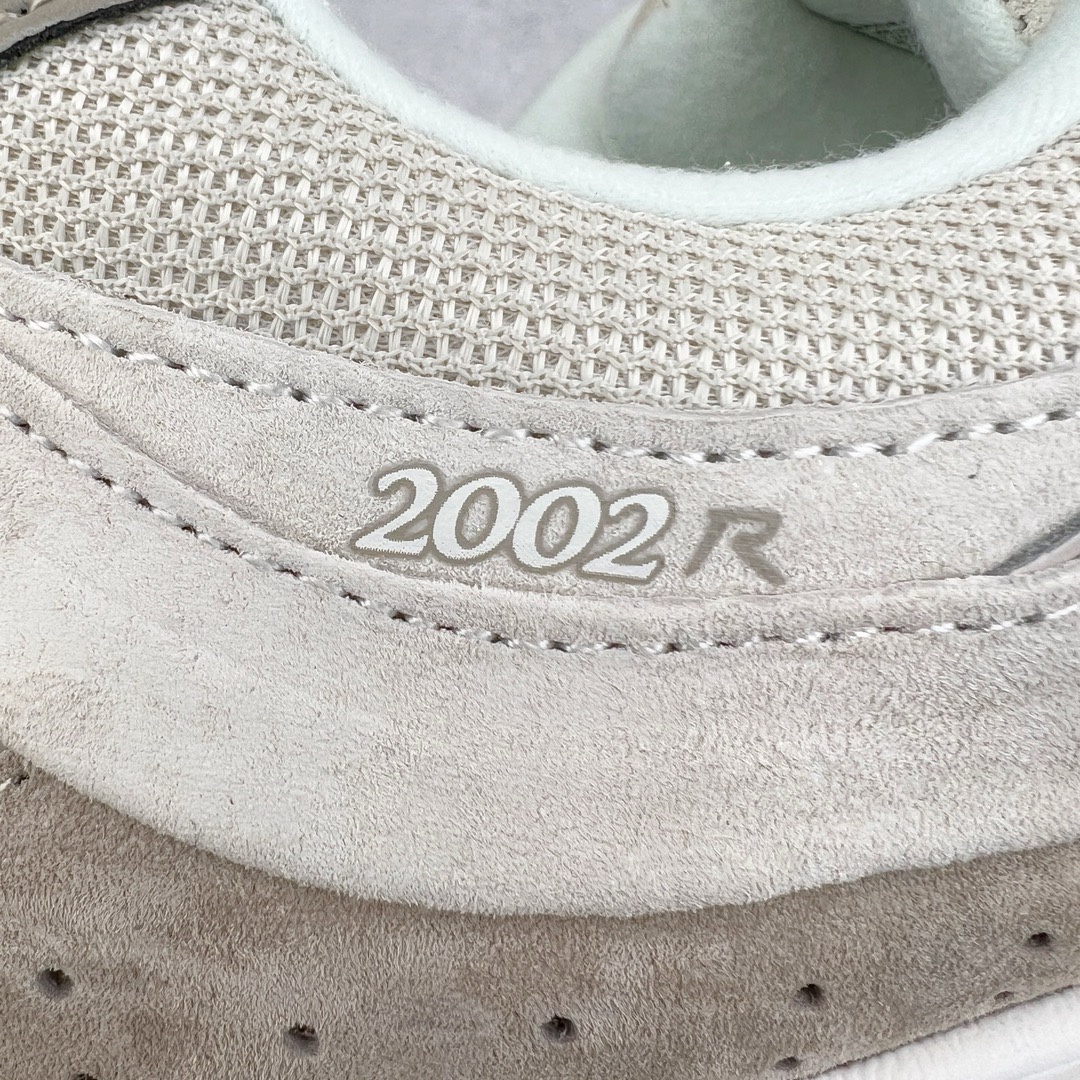 图片[16]-＃M纯原 New Balance M2002RJN 米白 NB新百伦潮流复古织物皮革减震防滑耐磨轻便低帮跑步鞋 原档数据独立私模大底 唯一正确六层组合大底 RB前软后硬 百分百还原原鞋脚感 基于市场现有版本全新升级调整 NB市场最强产物 全网最全配色加持 全套原楦原纸板原厂数据开发 全鞋电脑针车加持 原厂网布 原装进口头层翻毛皮料正确绒感卡色 正确中底拉帮中底网布细节 一比一手工擦旧效果 冲裁组合 匠心打造 耗时两个月开发完成 工艺极其复杂难度可想而知 高端零售专供产物 尺码：36 37 37.5 38 38.5 39.5 40 40.5 41.5 42 42.5 43 44 44.5 45 45.5 46.5 47-选品中心