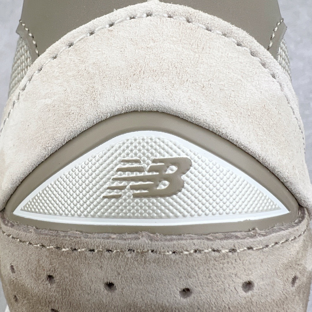 图片[15]-＃M纯原 New Balance M2002RJN 米白 NB新百伦潮流复古织物皮革减震防滑耐磨轻便低帮跑步鞋 原档数据独立私模大底 唯一正确六层组合大底 RB前软后硬 百分百还原原鞋脚感 基于市场现有版本全新升级调整 NB市场最强产物 全网最全配色加持 全套原楦原纸板原厂数据开发 全鞋电脑针车加持 原厂网布 原装进口头层翻毛皮料正确绒感卡色 正确中底拉帮中底网布细节 一比一手工擦旧效果 冲裁组合 匠心打造 耗时两个月开发完成 工艺极其复杂难度可想而知 高端零售专供产物 尺码：36 37 37.5 38 38.5 39.5 40 40.5 41.5 42 42.5 43 44 44.5 45 45.5 46.5 47-选品中心