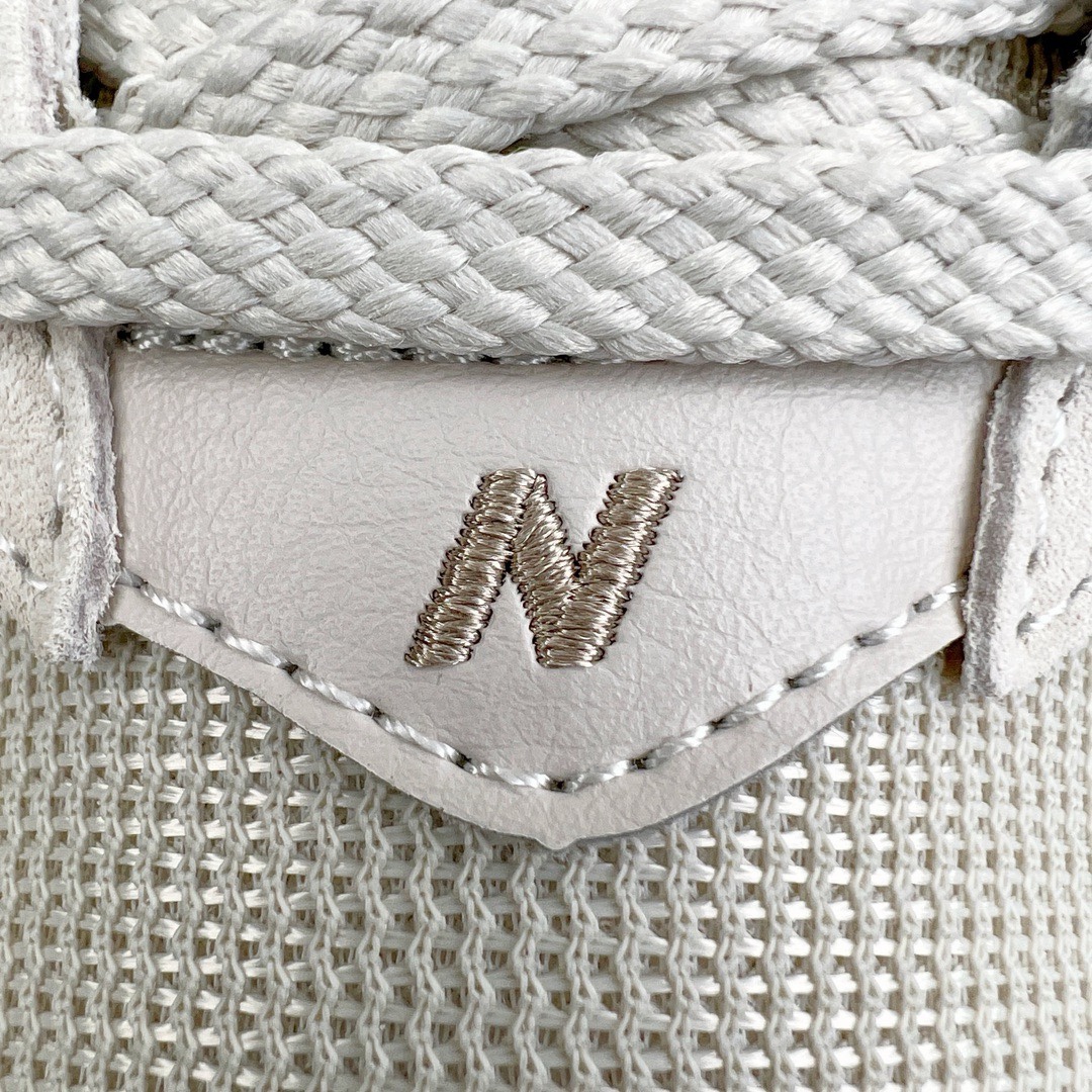 图片[13]-＃M纯原 New Balance M2002RJN 米白 NB新百伦潮流复古织物皮革减震防滑耐磨轻便低帮跑步鞋 原档数据独立私模大底 唯一正确六层组合大底 RB前软后硬 百分百还原原鞋脚感 基于市场现有版本全新升级调整 NB市场最强产物 全网最全配色加持 全套原楦原纸板原厂数据开发 全鞋电脑针车加持 原厂网布 原装进口头层翻毛皮料正确绒感卡色 正确中底拉帮中底网布细节 一比一手工擦旧效果 冲裁组合 匠心打造 耗时两个月开发完成 工艺极其复杂难度可想而知 高端零售专供产物 尺码：36 37 37.5 38 38.5 39.5 40 40.5 41.5 42 42.5 43 44 44.5 45 45.5 46.5 47-选品中心
