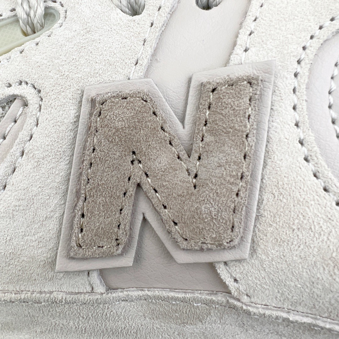 图片[11]-＃M纯原 New Balance M2002RJN 米白 NB新百伦潮流复古织物皮革减震防滑耐磨轻便低帮跑步鞋 原档数据独立私模大底 唯一正确六层组合大底 RB前软后硬 百分百还原原鞋脚感 基于市场现有版本全新升级调整 NB市场最强产物 全网最全配色加持 全套原楦原纸板原厂数据开发 全鞋电脑针车加持 原厂网布 原装进口头层翻毛皮料正确绒感卡色 正确中底拉帮中底网布细节 一比一手工擦旧效果 冲裁组合 匠心打造 耗时两个月开发完成 工艺极其复杂难度可想而知 高端零售专供产物 尺码：36 37 37.5 38 38.5 39.5 40 40.5 41.5 42 42.5 43 44 44.5 45 45.5 46.5 47-选品中心