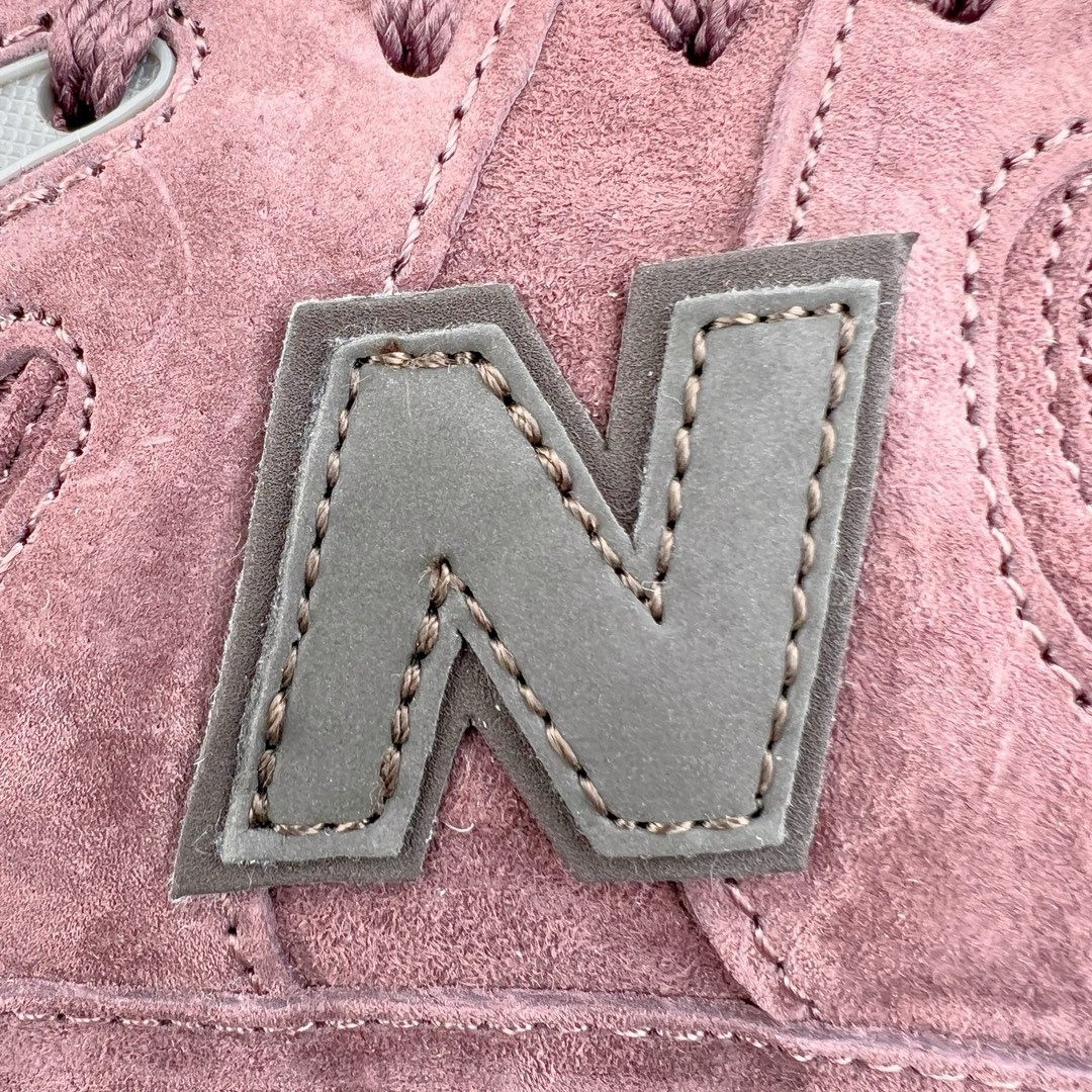 图片[15]-＃M纯原 New Balance M2002RCD 酒红 NB新百伦潮流复古织物皮革减震防滑耐磨轻便低帮跑步鞋 原档数据独立私模大底 唯一正确六层组合大底 RB前软后硬 百分百还原原鞋脚感 基于市场现有版本全新升级调整 NB市场最强产物 全网最全配色加持 全套原楦原纸板原厂数据开发 全鞋电脑针车加持 原厂网布 原装进口头层翻毛皮料正确绒感卡色 正确中底拉帮中底网布细节 一比一手工擦旧效果 冲裁组合 匠心打造 耗时两个月开发完成 工艺极其复杂难度可想而知 高端零售专供产物 尺码：36 37 37.5 38 38.5 39.5 40 40.5 41.5 42 42.5 43 44 44.5 45 45.5 46.5 47-选品中心