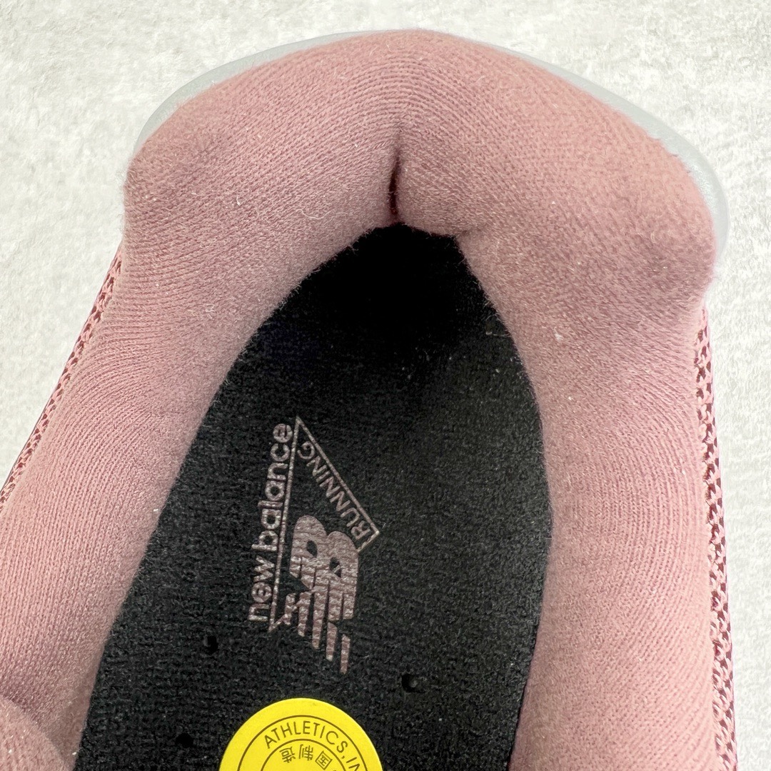 图片[18]-＃M纯原 New Balance M2002RCD 酒红 NB新百伦潮流复古织物皮革减震防滑耐磨轻便低帮跑步鞋 原档数据独立私模大底 唯一正确六层组合大底 RB前软后硬 百分百还原原鞋脚感 基于市场现有版本全新升级调整 NB市场最强产物 全网最全配色加持 全套原楦原纸板原厂数据开发 全鞋电脑针车加持 原厂网布 原装进口头层翻毛皮料正确绒感卡色 正确中底拉帮中底网布细节 一比一手工擦旧效果 冲裁组合 匠心打造 耗时两个月开发完成 工艺极其复杂难度可想而知 高端零售专供产物 尺码：36 37 37.5 38 38.5 39.5 40 40.5 41.5 42 42.5 43 44 44.5 45 45.5 46.5 47-选品中心