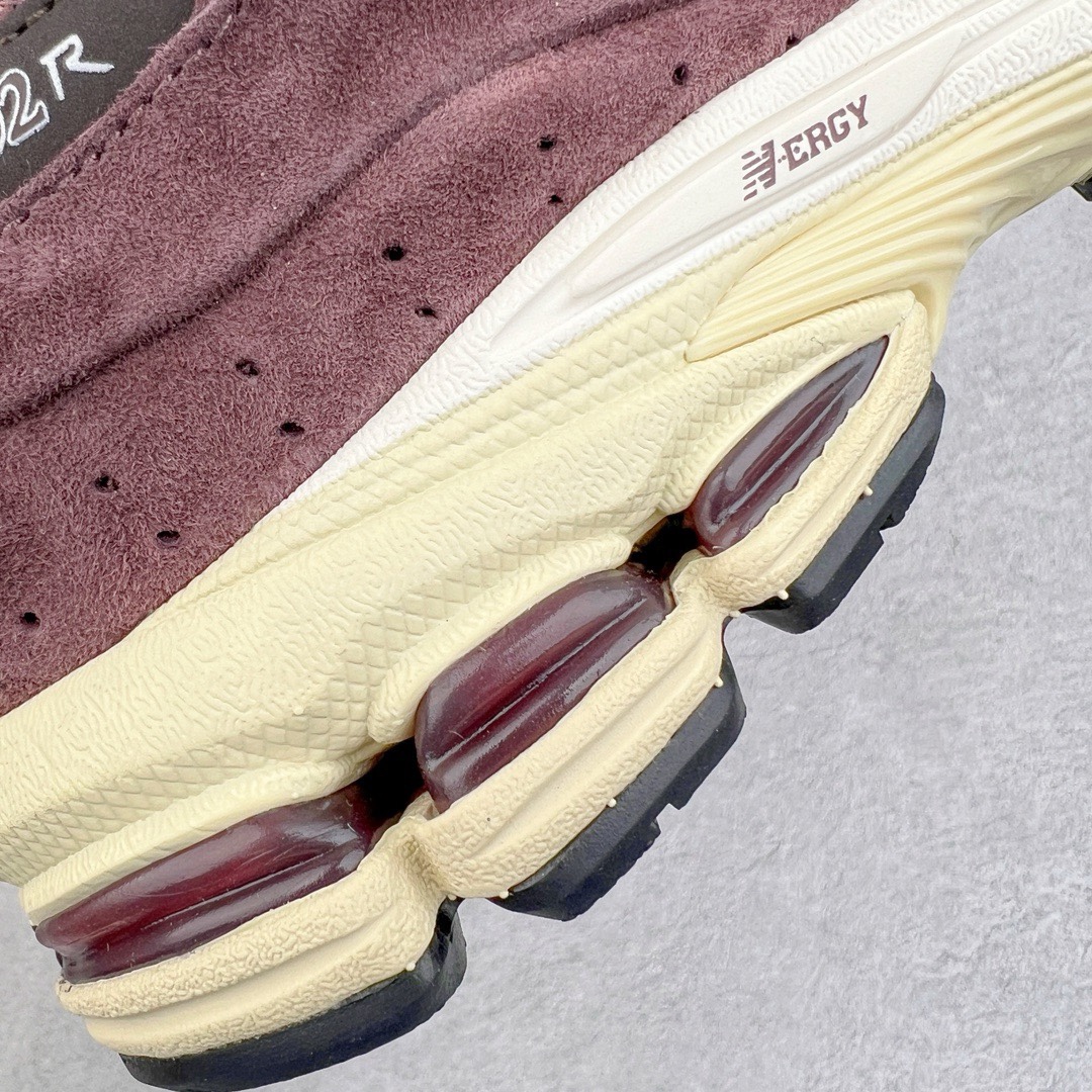 图片[17]-＃M纯原 New Balance M2002RCD 酒红 NB新百伦潮流复古织物皮革减震防滑耐磨轻便低帮跑步鞋 原档数据独立私模大底 唯一正确六层组合大底 RB前软后硬 百分百还原原鞋脚感 基于市场现有版本全新升级调整 NB市场最强产物 全网最全配色加持 全套原楦原纸板原厂数据开发 全鞋电脑针车加持 原厂网布 原装进口头层翻毛皮料正确绒感卡色 正确中底拉帮中底网布细节 一比一手工擦旧效果 冲裁组合 匠心打造 耗时两个月开发完成 工艺极其复杂难度可想而知 高端零售专供产物 尺码：36 37 37.5 38 38.5 39.5 40 40.5 41.5 42 42.5 43 44 44.5 45 45.5 46.5 47-选品中心