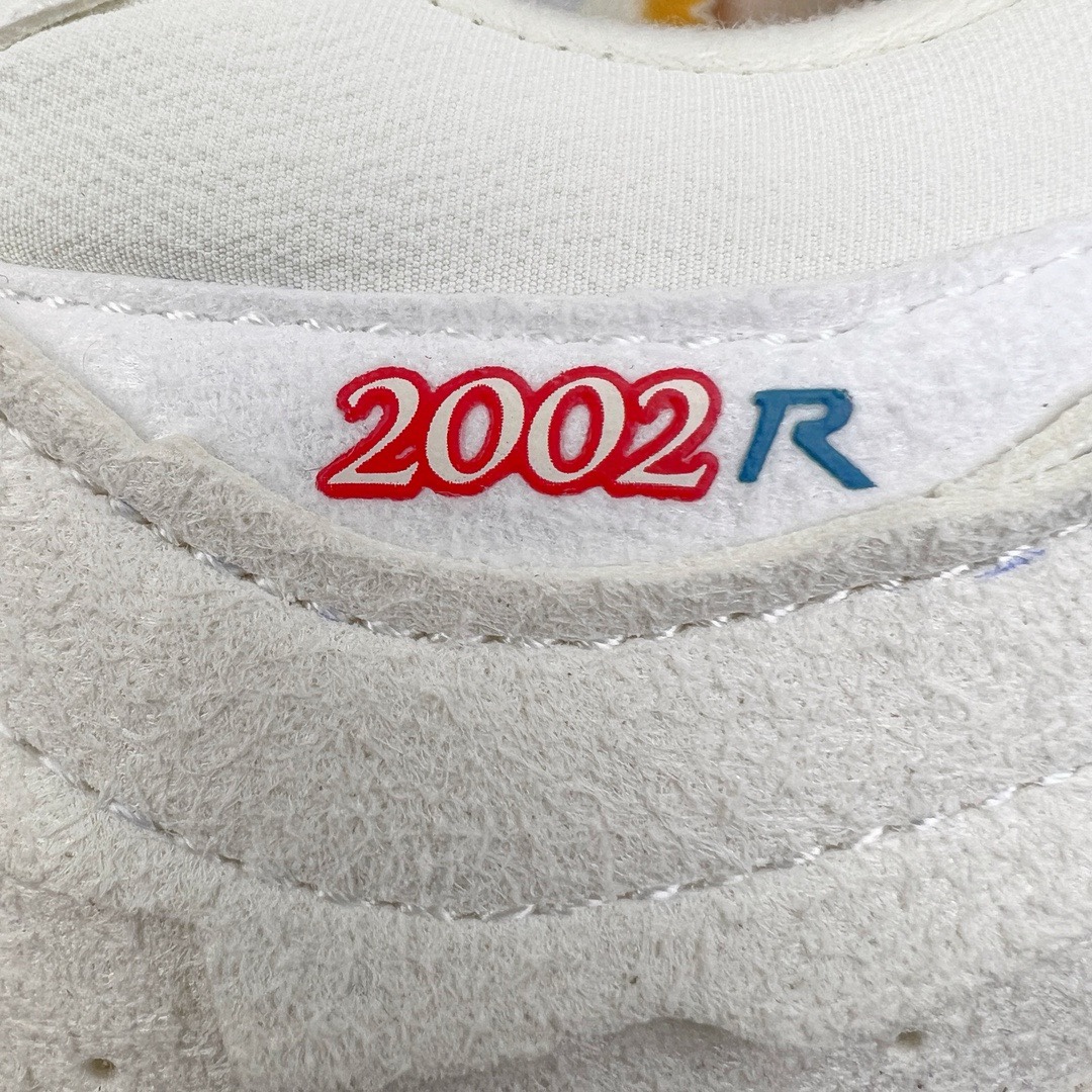 图片[11]-＃M纯原 New Balance M2002RDC 海盐白 NB新百伦潮流复古织物皮革减震防滑耐磨轻便低帮跑步鞋 原档数据独立私模大底 唯一正确六层组合大底 RB前软后硬 百分百还原原鞋脚感 基于市场现有版本全新升级调整 NB市场最强产物 全网最全配色加持 全套原楦原纸板原厂数据开发 全鞋电脑针车加持 原厂网布 原装进口头层翻毛皮料正确绒感卡色 正确中底拉帮中底网布细节 一比一手工擦旧效果 冲裁组合 匠心打造 耗时两个月开发完成 工艺极其复杂难度可想而知 高端零售专供产物 尺码：36 37 37.5 38 38.5 39.5 40 40.5 41.5 42 42.5 43 44 44.5 45 45.5 46.5 47-选品中心