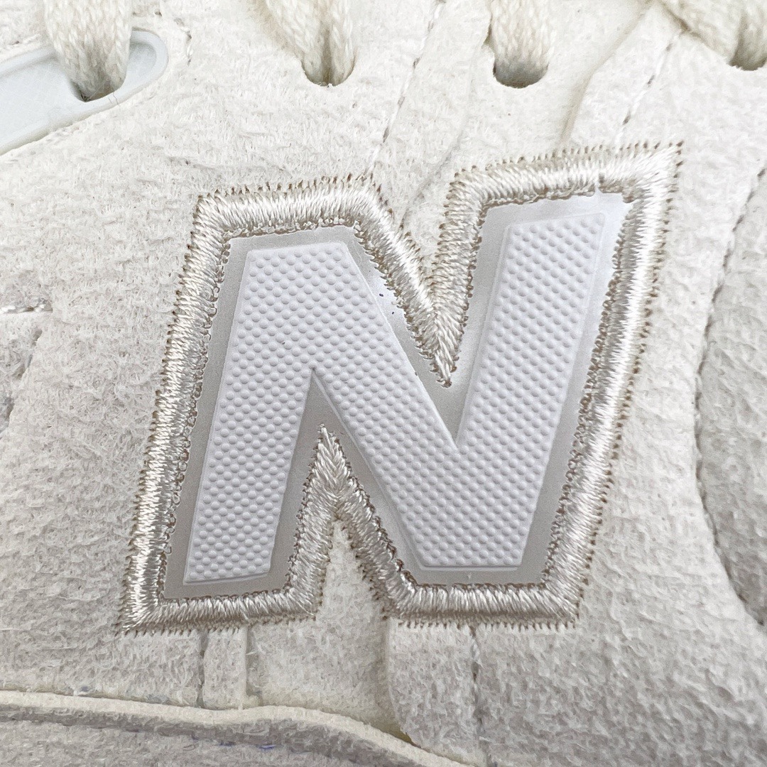 图片[10]-＃M纯原 New Balance M2002RDC 海盐白 NB新百伦潮流复古织物皮革减震防滑耐磨轻便低帮跑步鞋 原档数据独立私模大底 唯一正确六层组合大底 RB前软后硬 百分百还原原鞋脚感 基于市场现有版本全新升级调整 NB市场最强产物 全网最全配色加持 全套原楦原纸板原厂数据开发 全鞋电脑针车加持 原厂网布 原装进口头层翻毛皮料正确绒感卡色 正确中底拉帮中底网布细节 一比一手工擦旧效果 冲裁组合 匠心打造 耗时两个月开发完成 工艺极其复杂难度可想而知 高端零售专供产物 尺码：36 37 37.5 38 38.5 39.5 40 40.5 41.5 42 42.5 43 44 44.5 45 45.5 46.5 47-选品中心