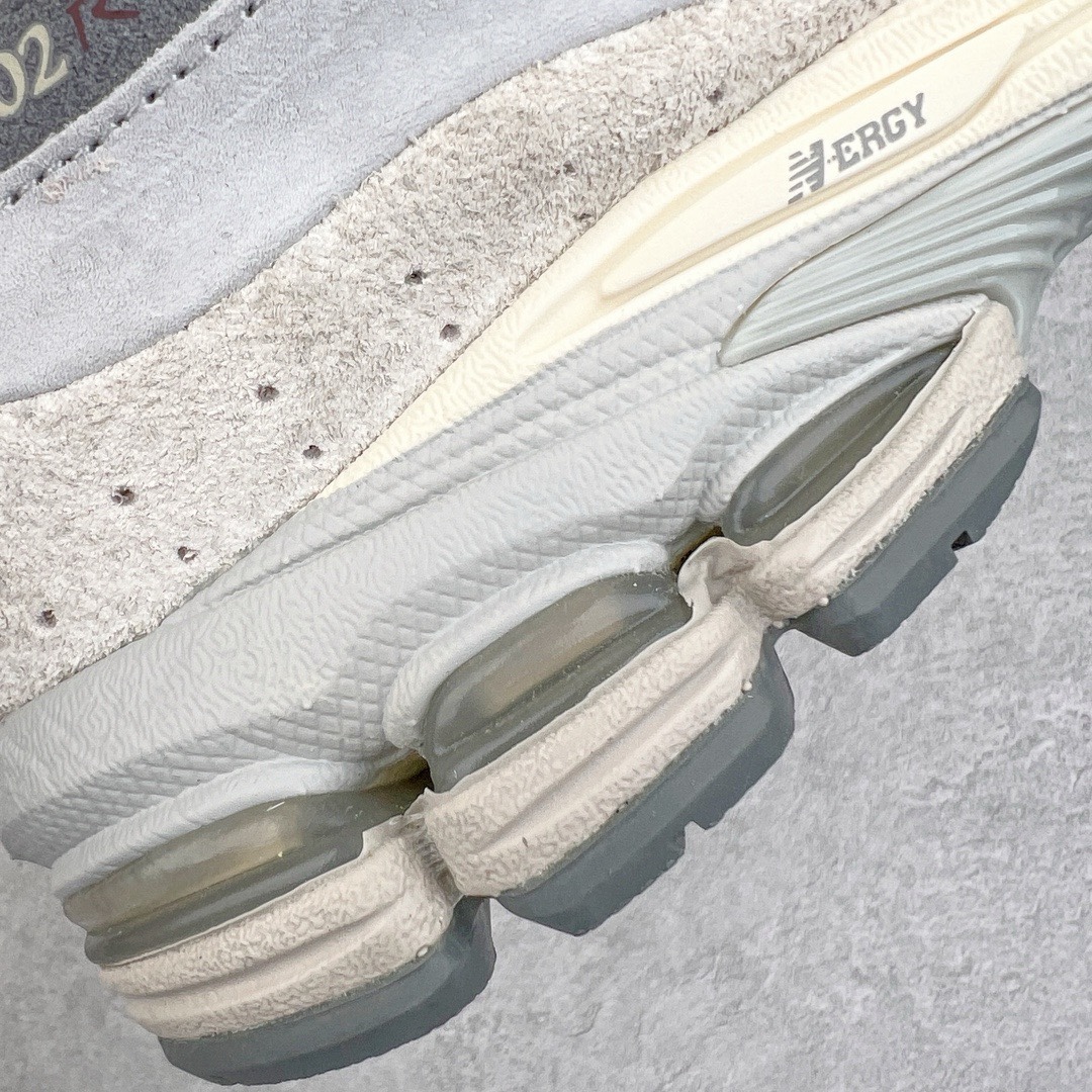 图片[13]-＃M纯原 New Balance M2002RLN 浅米灰色 CNY限定 NB新百伦潮流复古织物皮革减震防滑耐磨轻便低帮跑步鞋 原档数据独立私模大底 唯一正确六层组合大底 RB前软后硬 百分百还原原鞋脚感 基于市场现有版本全新升级调整 NB市场最强产物 全网最全配色加持 全套原楦原纸板原厂数据开发 全鞋电脑针车加持 原厂网布 原装进口头层翻毛皮料正确绒感卡色 正确中底拉帮中底网布细节 一比一手工擦旧效果 冲裁组合 匠心打造 耗时两个月开发完成 工艺极其复杂难度可想而知 高端零售专供产物 尺码：36 37 37.5 38 38.5 39.5 40 40.5 41.5 42 42.5 43 44 44.5 45 45.5 46.5 47-选品中心