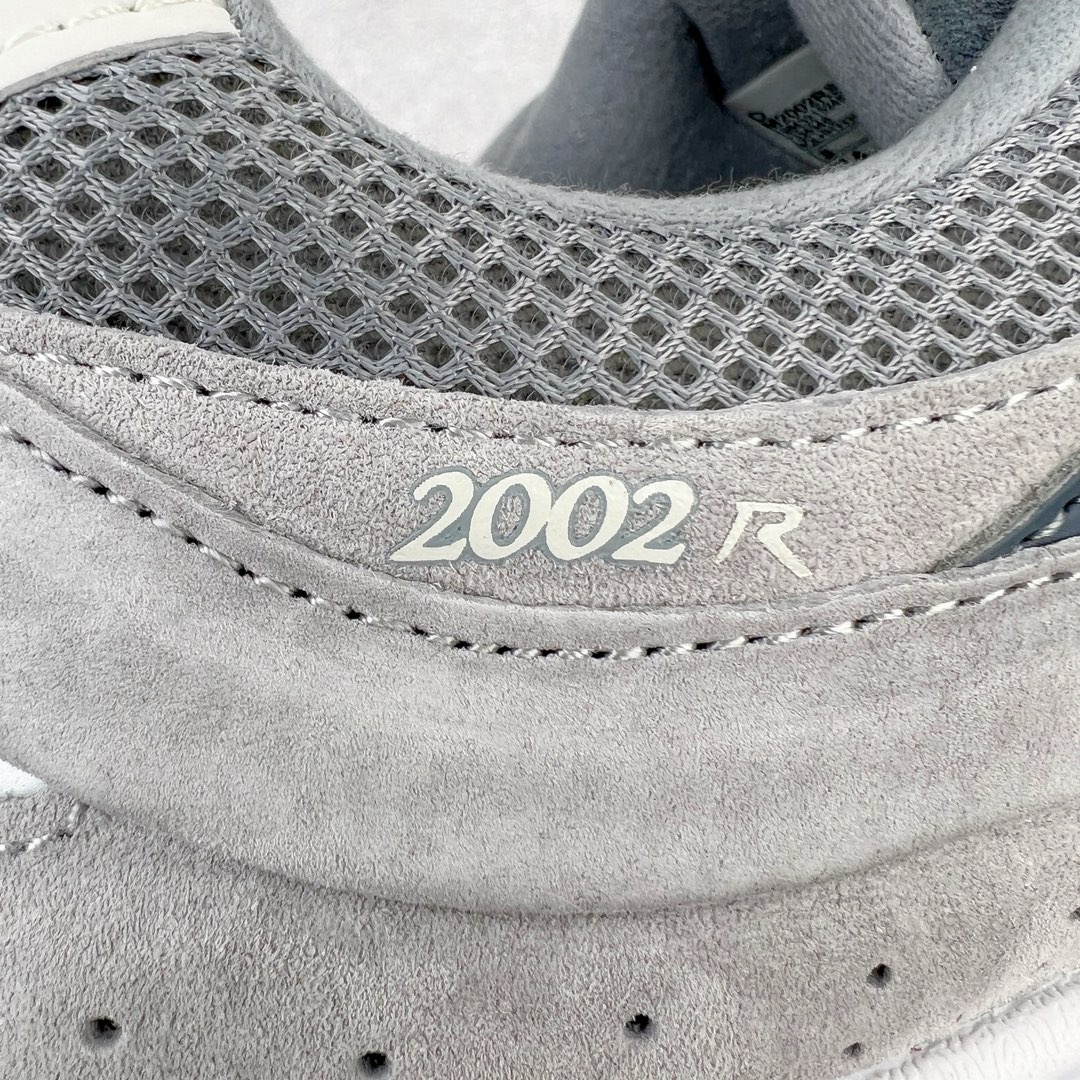 图片[11]-＃M纯原 New Balance M2002RST 灰色 NB新百伦潮流复古织物皮革减震防滑耐磨轻便低帮跑步鞋 原档数据独立私模大底 唯一正确六层组合大底 RB前软后硬 百分百还原原鞋脚感 基于市场现有版本全新升级调整 NB市场最强产物 全网最全配色加持 全套原楦原纸板原厂数据开发 全鞋电脑针车加持 原厂网布 原装进口头层翻毛皮料正确绒感卡色 正确中底拉帮中底网布细节 一比一手工擦旧效果 冲裁组合 匠心打造 耗时两个月开发完成 工艺极其复杂难度可想而知 高端零售专供产物 尺码：36 37 37.5 38 38.5 39.5 40 40.5 41.5 42 42.5 43 44 44.5 45 45.5 46.5 47-选品中心