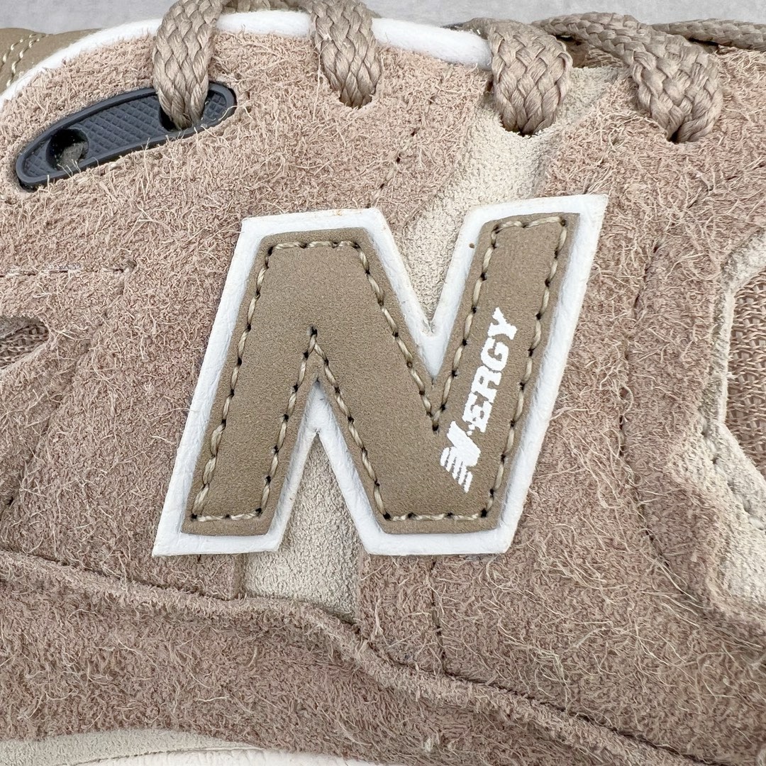 图片[12]-＃M纯原 New Balance M2002RDL 浅卡其 NB新百伦潮流复古织物皮革减震防滑耐磨轻便低帮跑步鞋 原档数据独立私模大底 唯一正确六层组合大底 RB前软后硬 百分百还原原鞋脚感 基于市场现有版本全新升级调整 NB市场最强产物 全网最全配色加持 全套原楦原纸板原厂数据开发 全鞋电脑针车加持 原厂网布 原装进口头层翻毛皮料正确绒感卡色 正确中底拉帮中底网布细节 一比一手工擦旧效果 冲裁组合 匠心打造 耗时两个月开发完成 工艺极其复杂难度可想而知 高端零售专供产物 尺码：36 37 37.5 38 38.5 39.5 40 40.5 41.5 42 42.5 43 44 44.5 45 45.5 46.5 47-选品中心