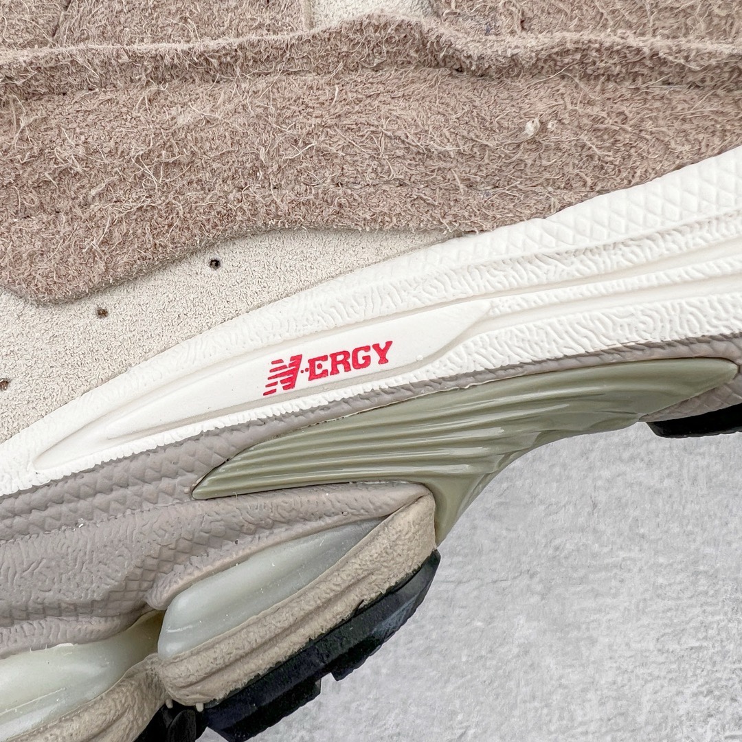 图片[16]-＃M纯原 New Balance M2002RDL 浅卡其 NB新百伦潮流复古织物皮革减震防滑耐磨轻便低帮跑步鞋 原档数据独立私模大底 唯一正确六层组合大底 RB前软后硬 百分百还原原鞋脚感 基于市场现有版本全新升级调整 NB市场最强产物 全网最全配色加持 全套原楦原纸板原厂数据开发 全鞋电脑针车加持 原厂网布 原装进口头层翻毛皮料正确绒感卡色 正确中底拉帮中底网布细节 一比一手工擦旧效果 冲裁组合 匠心打造 耗时两个月开发完成 工艺极其复杂难度可想而知 高端零售专供产物 尺码：36 37 37.5 38 38.5 39.5 40 40.5 41.5 42 42.5 43 44 44.5 45 45.5 46.5 47-选品中心