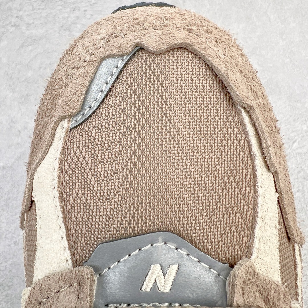 图片[14]-＃M纯原 New Balance M2002RDL 浅卡其 NB新百伦潮流复古织物皮革减震防滑耐磨轻便低帮跑步鞋 原档数据独立私模大底 唯一正确六层组合大底 RB前软后硬 百分百还原原鞋脚感 基于市场现有版本全新升级调整 NB市场最强产物 全网最全配色加持 全套原楦原纸板原厂数据开发 全鞋电脑针车加持 原厂网布 原装进口头层翻毛皮料正确绒感卡色 正确中底拉帮中底网布细节 一比一手工擦旧效果 冲裁组合 匠心打造 耗时两个月开发完成 工艺极其复杂难度可想而知 高端零售专供产物 尺码：36 37 37.5 38 38.5 39.5 40 40.5 41.5 42 42.5 43 44 44.5 45 45.5 46.5 47-选品中心