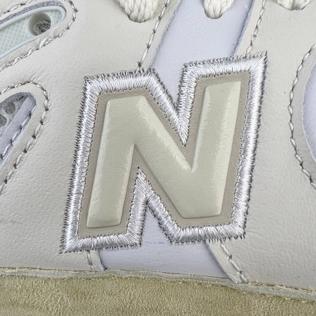 图片[10]-＃M纯原 AURALEE x NB New Balance M2002RA1 奶白 NB新百伦潮流复古织物皮革减震防滑耐磨轻便低帮跑步鞋 原档数据独立私模大底 唯一正确六层组合大底 RB前软后硬 百分百还原原鞋脚感 基于市场现有版本全新升级调整 NB市场最强产物 全网最全配色加持 全套原楦原纸板原厂数据开发 全鞋电脑针车加持 原厂网布 原装进口头层翻毛皮料正确绒感卡色 正确中底拉帮中底网布细节 一比一手工擦旧效果 冲裁组合 匠心打造 耗时两个月开发完成 工艺极其复杂难度可想而知 高端零售专供产物 尺码：36 37 37.5 38 38.5 39.5 40 40.5 41.5 42 42.5 43 44 44.5 45 45.5 46.5 47-选品中心