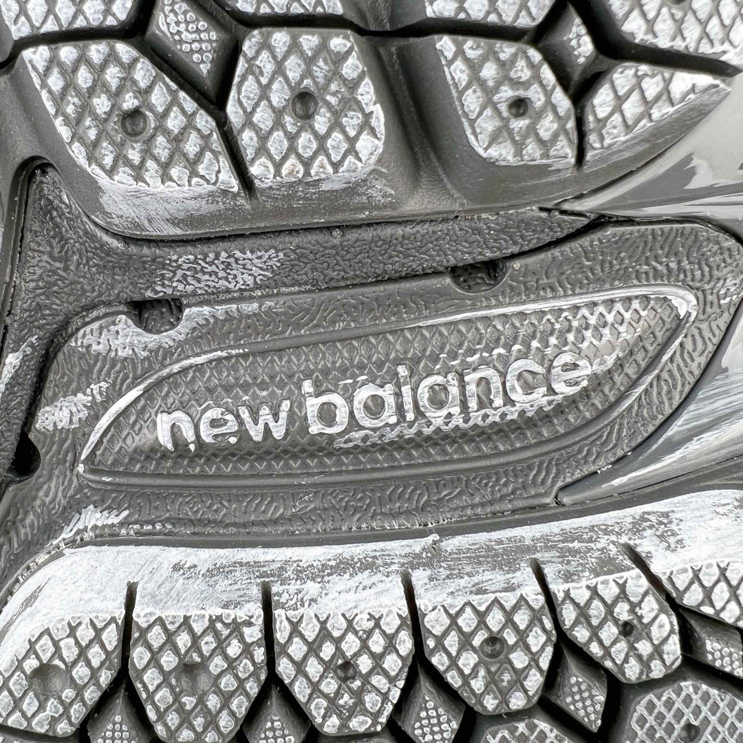 图片[11]-＃M纯原 New Balance M2002RDB 幻影黑 NB新百伦潮流复古织物皮革减震防滑耐磨轻便低帮跑步鞋 原档数据独立私模大底 唯一正确六层组合大底 RB前软后硬 百分百还原原鞋脚感 基于市场现有版本全新升级调整 NB市场最强产物 全网最全配色加持 全套原楦原纸板原厂数据开发 全鞋电脑针车加持 原厂网布 原装进口头层翻毛皮料正确绒感卡色 正确中底拉帮中底网布细节 一比一手工擦旧效果 冲裁组合 匠心打造 耗时两个月开发完成 工艺极其复杂难度可想而知 高端零售专供产物 尺码：36 37 37.5 38 38.5 39.5 40 40.5 41.5 42 42.5 43 44 44.5 45 45.5 46.5 47-选品中心