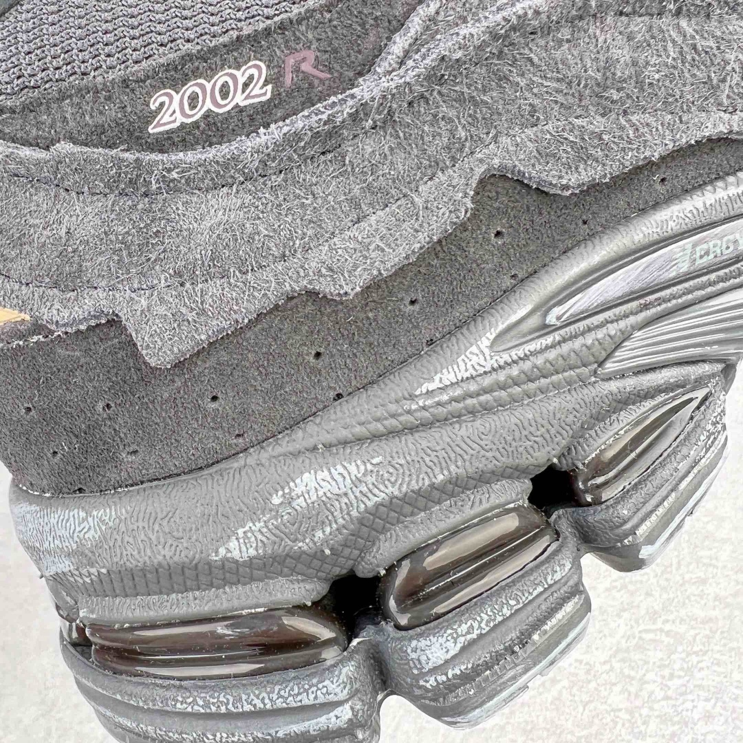 图片[14]-＃M纯原 New Balance M2002RDB 幻影黑 NB新百伦潮流复古织物皮革减震防滑耐磨轻便低帮跑步鞋 原档数据独立私模大底 唯一正确六层组合大底 RB前软后硬 百分百还原原鞋脚感 基于市场现有版本全新升级调整 NB市场最强产物 全网最全配色加持 全套原楦原纸板原厂数据开发 全鞋电脑针车加持 原厂网布 原装进口头层翻毛皮料正确绒感卡色 正确中底拉帮中底网布细节 一比一手工擦旧效果 冲裁组合 匠心打造 耗时两个月开发完成 工艺极其复杂难度可想而知 高端零售专供产物 尺码：36 37 37.5 38 38.5 39.5 40 40.5 41.5 42 42.5 43 44 44.5 45 45.5 46.5 47-选品中心