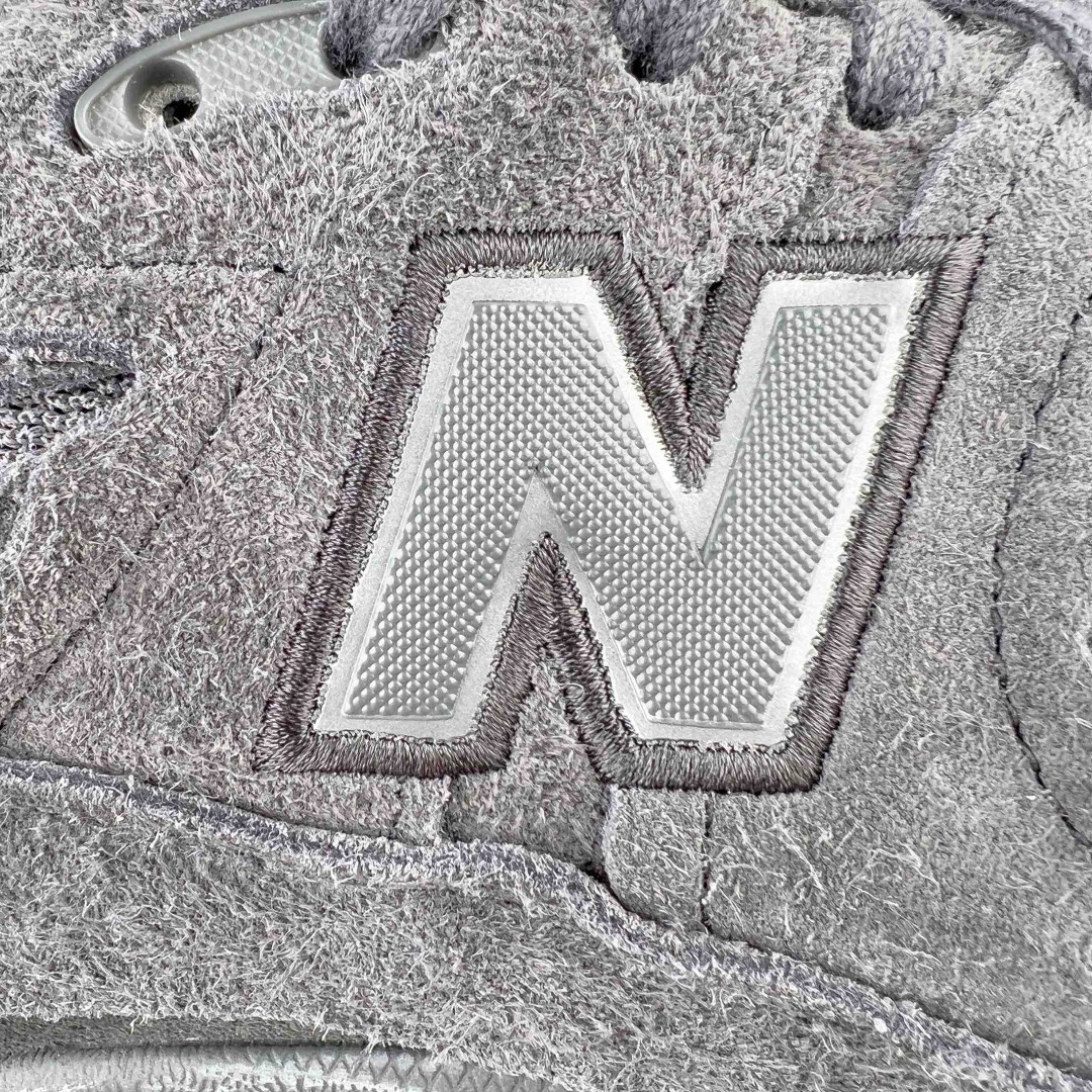 图片[12]-＃M纯原 New Balance M2002RDB 幻影黑 NB新百伦潮流复古织物皮革减震防滑耐磨轻便低帮跑步鞋 原档数据独立私模大底 唯一正确六层组合大底 RB前软后硬 百分百还原原鞋脚感 基于市场现有版本全新升级调整 NB市场最强产物 全网最全配色加持 全套原楦原纸板原厂数据开发 全鞋电脑针车加持 原厂网布 原装进口头层翻毛皮料正确绒感卡色 正确中底拉帮中底网布细节 一比一手工擦旧效果 冲裁组合 匠心打造 耗时两个月开发完成 工艺极其复杂难度可想而知 高端零售专供产物 尺码：36 37 37.5 38 38.5 39.5 40 40.5 41.5 42 42.5 43 44 44.5 45 45.5 46.5 47-选品中心