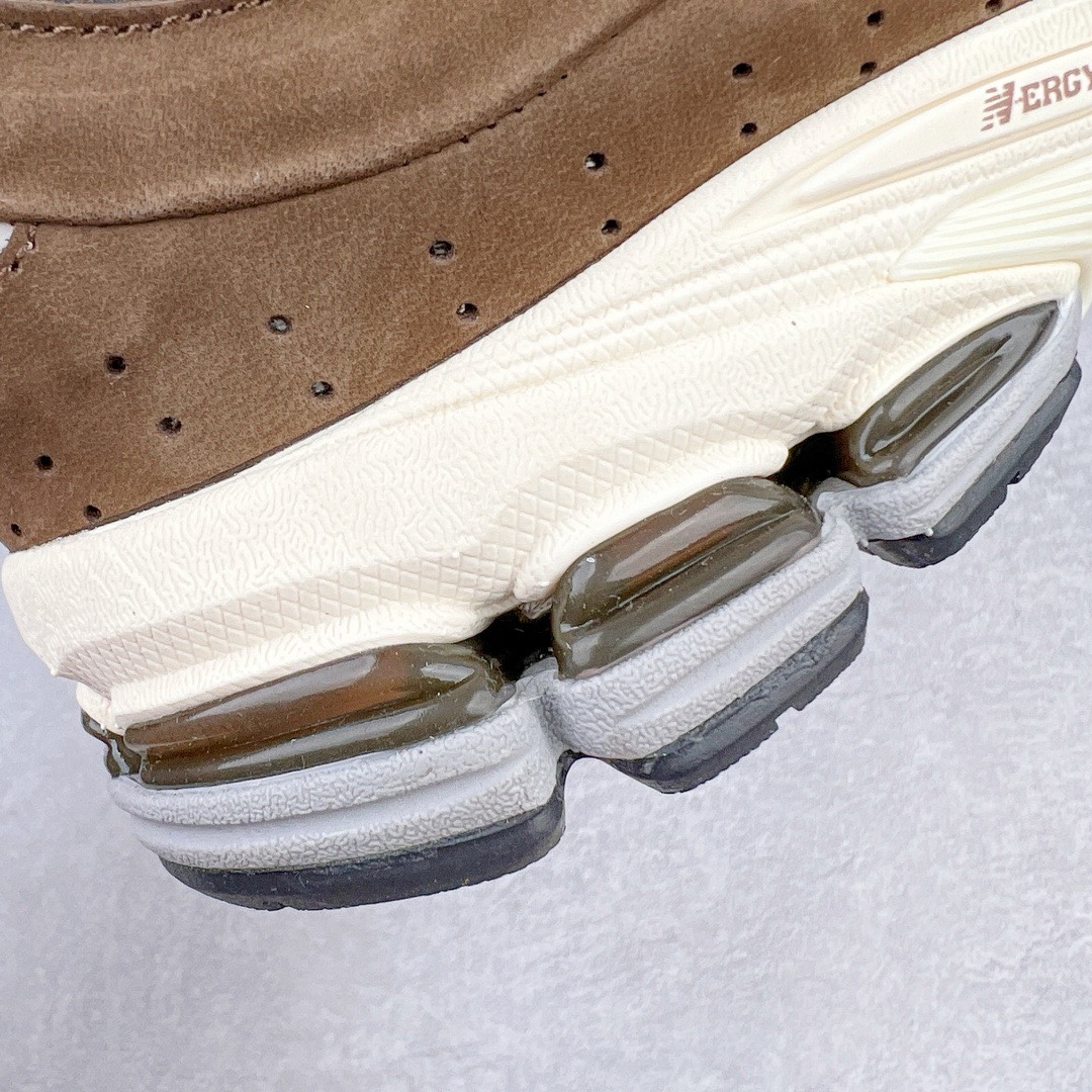 图片[13]-＃M纯原 New Balance M2002RHS 棕灰 NB新百伦潮流复古织物皮革减震防滑耐磨轻便低帮跑步鞋 原档数据独立私模大底 唯一正确六层组合大底 RB前软后硬 百分百还原原鞋脚感 基于市场现有版本全新升级调整 NB市场最强产物 全网最全配色加持 全套原楦原纸板原厂数据开发 全鞋电脑针车加持 原厂网布 原装进口头层翻毛皮料正确绒感卡色 正确中底拉帮中底网布细节 一比一手工擦旧效果 冲裁组合 匠心打造 耗时两个月开发完成 工艺极其复杂难度可想而知 高端零售专供产物 尺码：36 37 37.5 38 38.5 39.5 40 40.5 41.5 42 42.5 43 44 44.5 45 45.5 46.5 47-选品中心