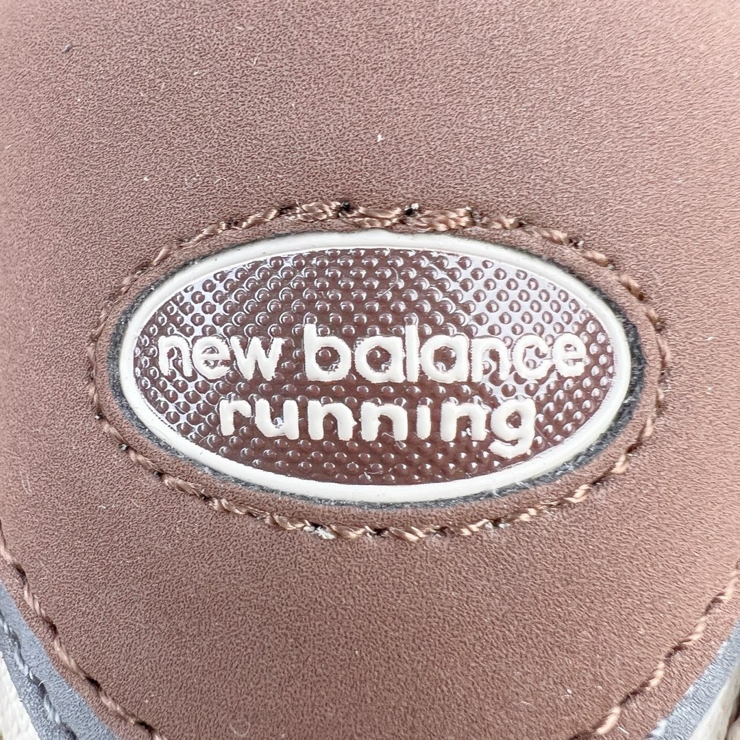 图片[15]-＃M纯原 New Balance M2002RHS 棕灰 NB新百伦潮流复古织物皮革减震防滑耐磨轻便低帮跑步鞋 原档数据独立私模大底 唯一正确六层组合大底 RB前软后硬 百分百还原原鞋脚感 基于市场现有版本全新升级调整 NB市场最强产物 全网最全配色加持 全套原楦原纸板原厂数据开发 全鞋电脑针车加持 原厂网布 原装进口头层翻毛皮料正确绒感卡色 正确中底拉帮中底网布细节 一比一手工擦旧效果 冲裁组合 匠心打造 耗时两个月开发完成 工艺极其复杂难度可想而知 高端零售专供产物 尺码：36 37 37.5 38 38.5 39.5 40 40.5 41.5 42 42.5 43 44 44.5 45 45.5 46.5 47-选品中心