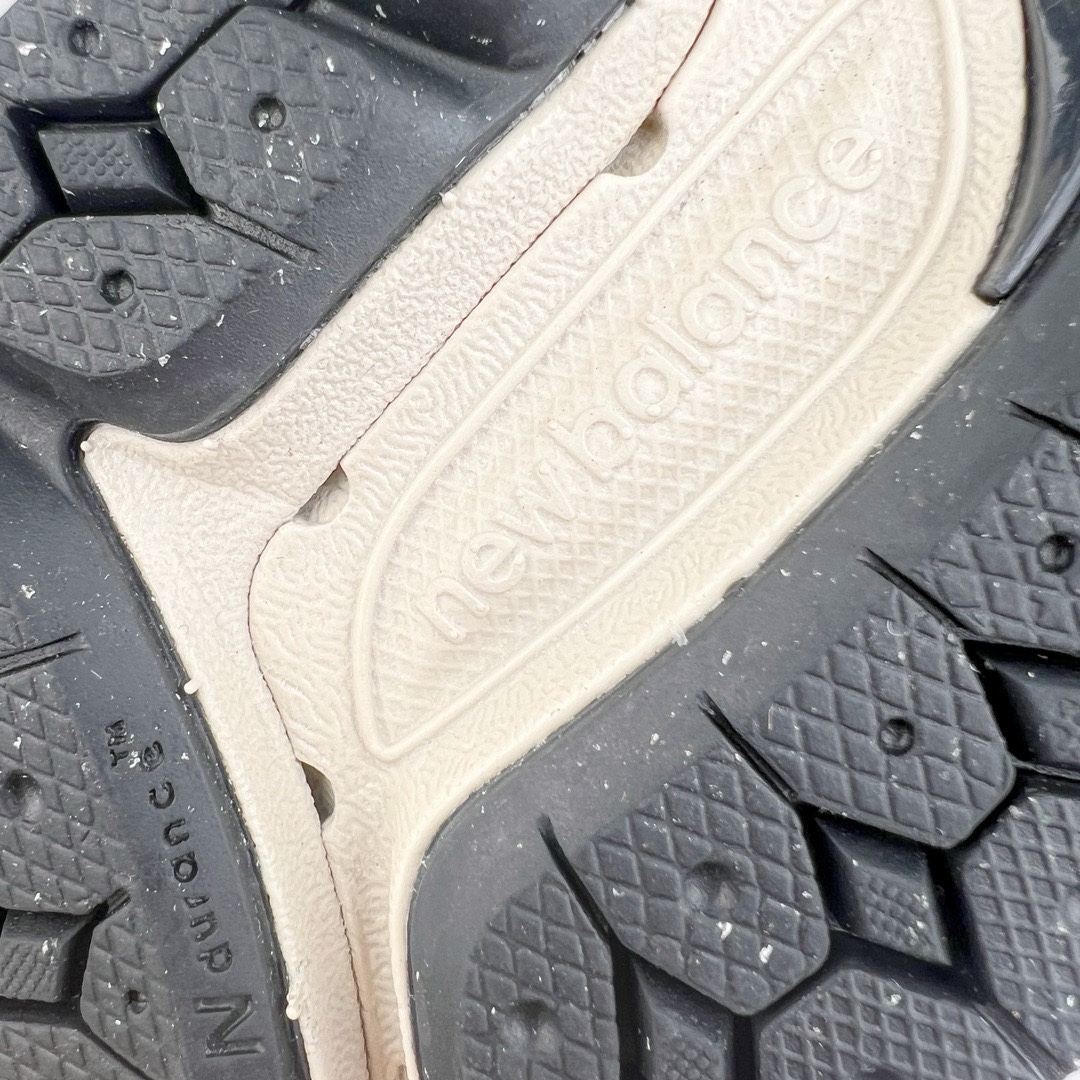 图片[16]-＃M纯原 GANNI × New Balance M1906RGG 联名灰白黄 NB新百伦潮流复古织物皮革减震防滑耐磨轻便低帮跑步鞋 原档数据独立私模大底 唯一正确六层组合大底 RB前软后硬 百分百还原原鞋脚感 基于市场现有版本全新升级调整 NB市场最强产物 全网最全配色加持 全套原楦原纸板原厂数据开发 全鞋电脑针车加持 原厂网布 原装进口头层翻毛皮料正确绒感卡色 正确中底拉帮中底网布细节 一比一手工擦旧效果 冲裁组合 匠心打造 耗时两个月开发完成 工艺极其复杂难度可想而知 高端零售专供产物 尺码：36 37 37.5 38 38.5 39.5 40 40.5 41.5 42 42.5 43 44 44.5 45 45.5 46.5 47-选品中心