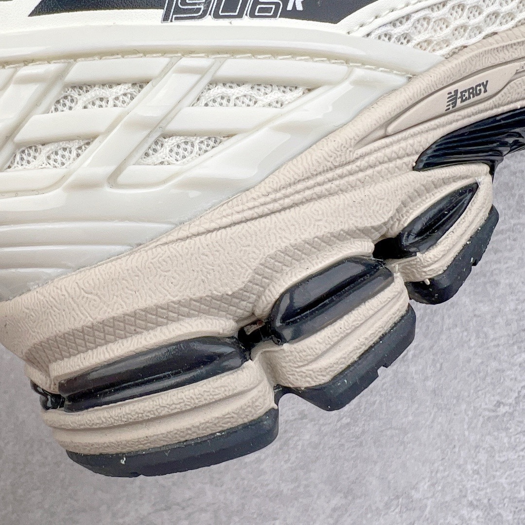 图片[13]-＃M纯原 GANNI × New Balance M1906RGG 联名灰白黄 NB新百伦潮流复古织物皮革减震防滑耐磨轻便低帮跑步鞋 原档数据独立私模大底 唯一正确六层组合大底 RB前软后硬 百分百还原原鞋脚感 基于市场现有版本全新升级调整 NB市场最强产物 全网最全配色加持 全套原楦原纸板原厂数据开发 全鞋电脑针车加持 原厂网布 原装进口头层翻毛皮料正确绒感卡色 正确中底拉帮中底网布细节 一比一手工擦旧效果 冲裁组合 匠心打造 耗时两个月开发完成 工艺极其复杂难度可想而知 高端零售专供产物 尺码：36 37 37.5 38 38.5 39.5 40 40.5 41.5 42 42.5 43 44 44.5 45 45.5 46.5 47-选品中心