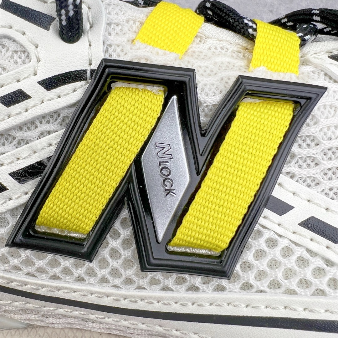 图片[10]-＃M纯原 GANNI × New Balance M1906RGG 联名灰白黄 NB新百伦潮流复古织物皮革减震防滑耐磨轻便低帮跑步鞋 原档数据独立私模大底 唯一正确六层组合大底 RB前软后硬 百分百还原原鞋脚感 基于市场现有版本全新升级调整 NB市场最强产物 全网最全配色加持 全套原楦原纸板原厂数据开发 全鞋电脑针车加持 原厂网布 原装进口头层翻毛皮料正确绒感卡色 正确中底拉帮中底网布细节 一比一手工擦旧效果 冲裁组合 匠心打造 耗时两个月开发完成 工艺极其复杂难度可想而知 高端零售专供产物 尺码：36 37 37.5 38 38.5 39.5 40 40.5 41.5 42 42.5 43 44 44.5 45 45.5 46.5 47-选品中心