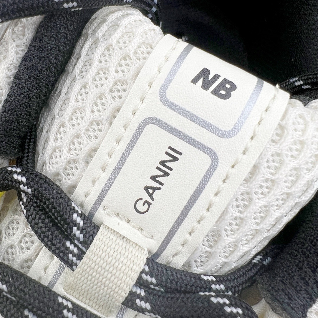 图片[14]-＃M纯原 GANNI × New Balance M1906RGG 联名灰白黄 NB新百伦潮流复古织物皮革减震防滑耐磨轻便低帮跑步鞋 原档数据独立私模大底 唯一正确六层组合大底 RB前软后硬 百分百还原原鞋脚感 基于市场现有版本全新升级调整 NB市场最强产物 全网最全配色加持 全套原楦原纸板原厂数据开发 全鞋电脑针车加持 原厂网布 原装进口头层翻毛皮料正确绒感卡色 正确中底拉帮中底网布细节 一比一手工擦旧效果 冲裁组合 匠心打造 耗时两个月开发完成 工艺极其复杂难度可想而知 高端零售专供产物 尺码：36 37 37.5 38 38.5 39.5 40 40.5 41.5 42 42.5 43 44 44.5 45 45.5 46.5 47-选品中心